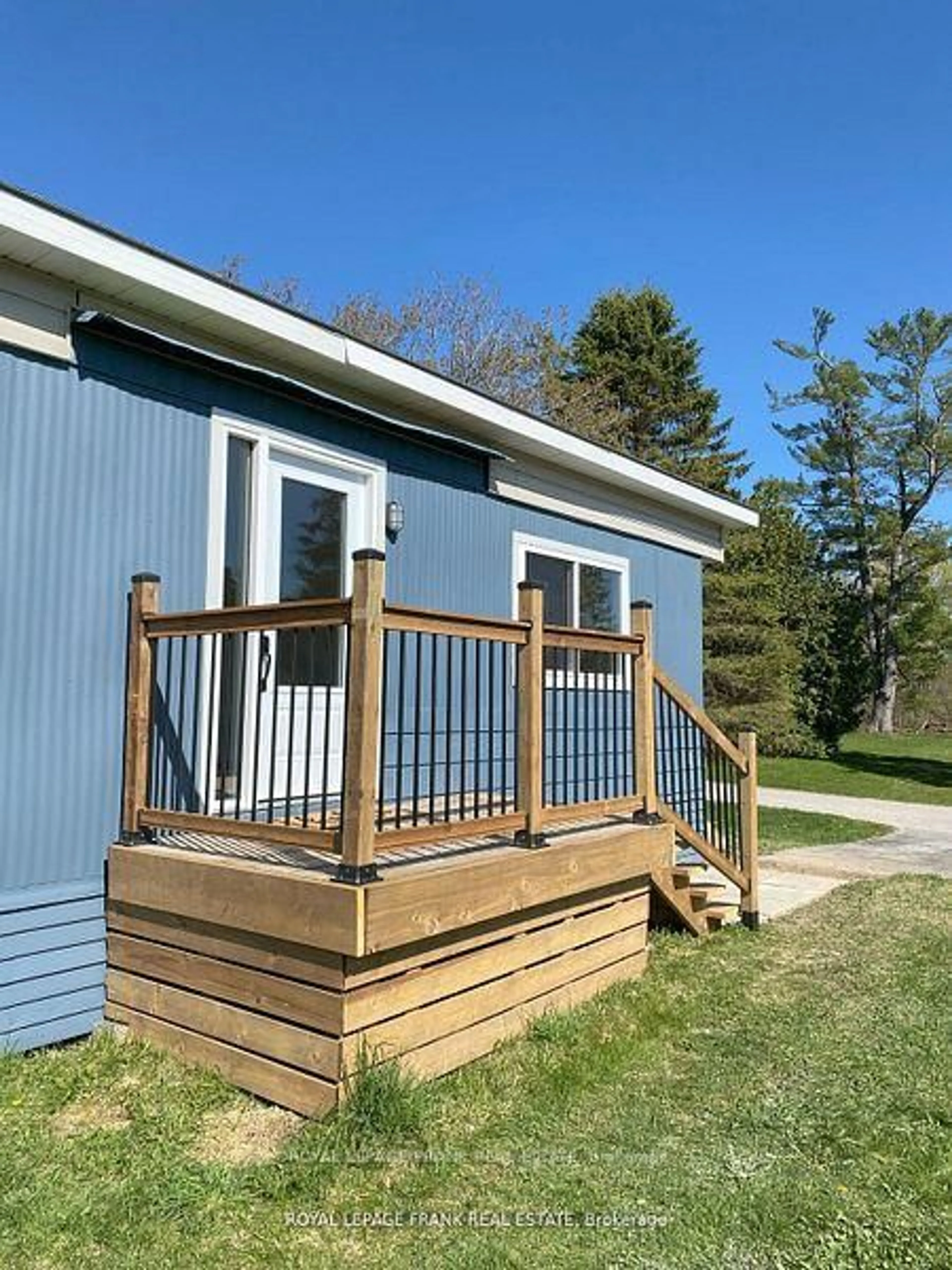 Home with vinyl exterior material, unknown for 8 Bensley Dr, Oro-Medonte Ontario L3V 6H1