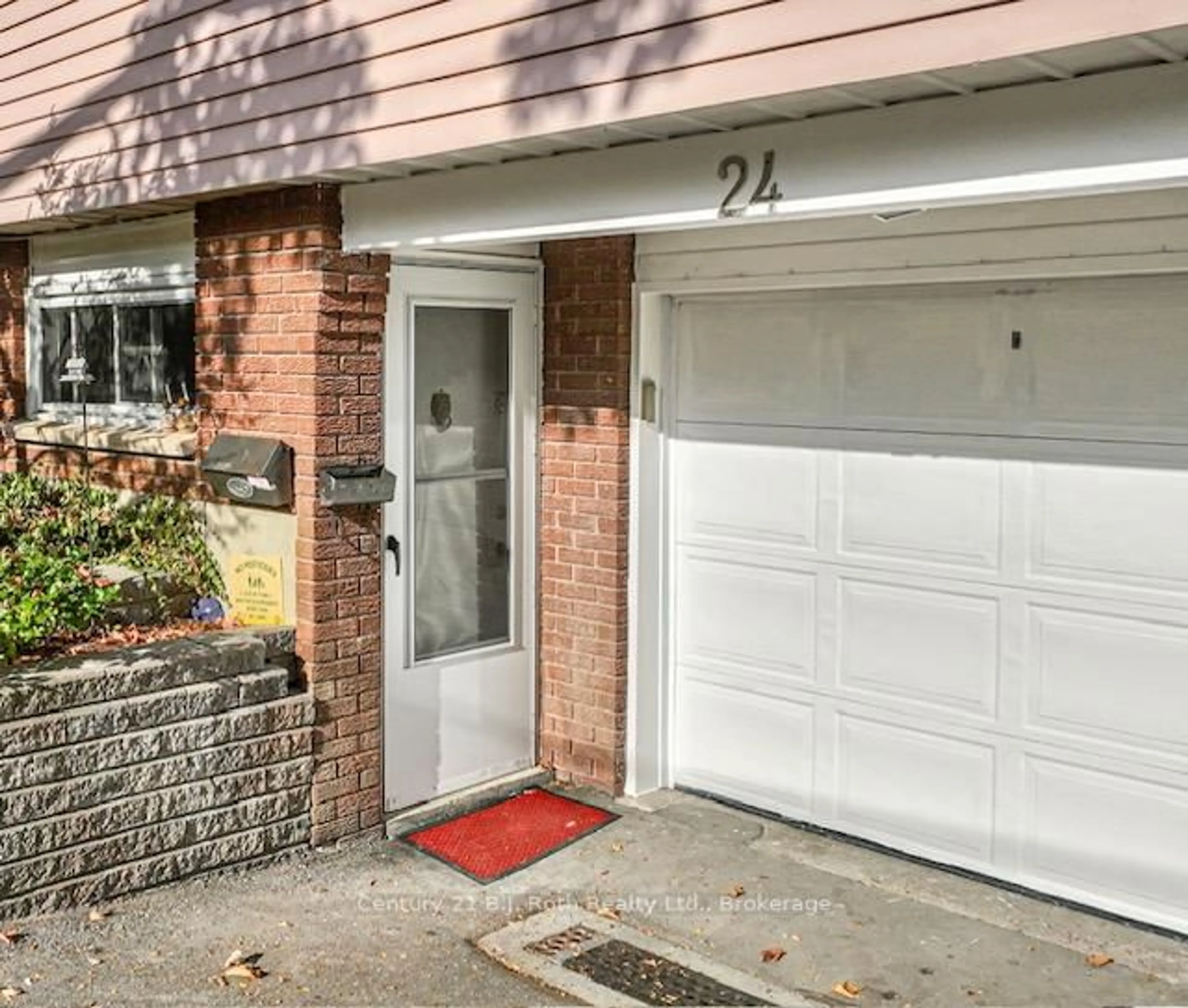 Indoor garage for 24 Champlain St, Orillia Ontario L3V 2G7