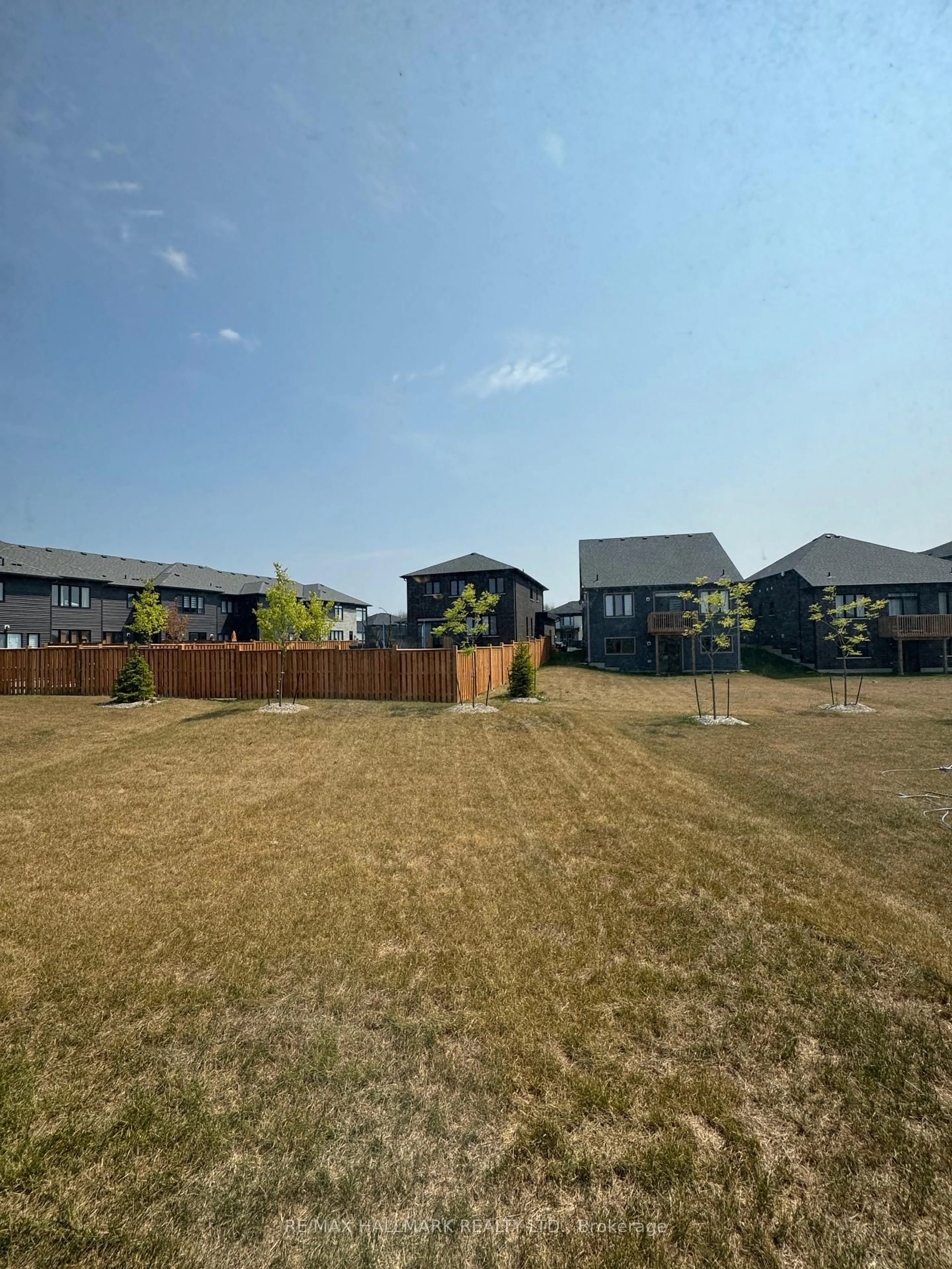 A pic from outside/outdoor area/front of a property/back of a property/a pic from drone, unknown for 34 Nicort Rd, Wasaga Beach Ontario L9Z 0N4