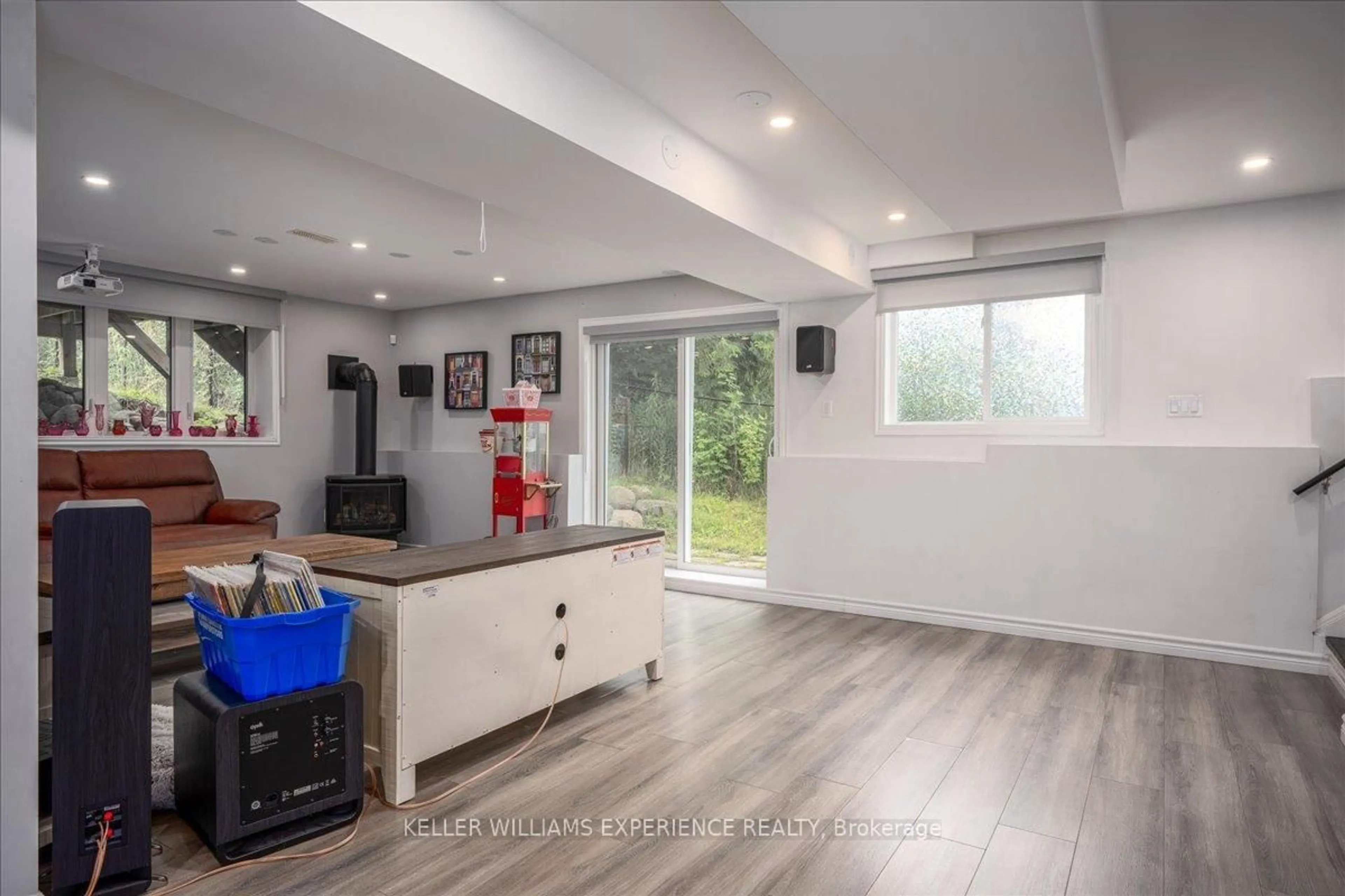Open concept kitchen, unknown for 158 Moonstone Rd, Oro-Medonte Ontario L0K 1N0