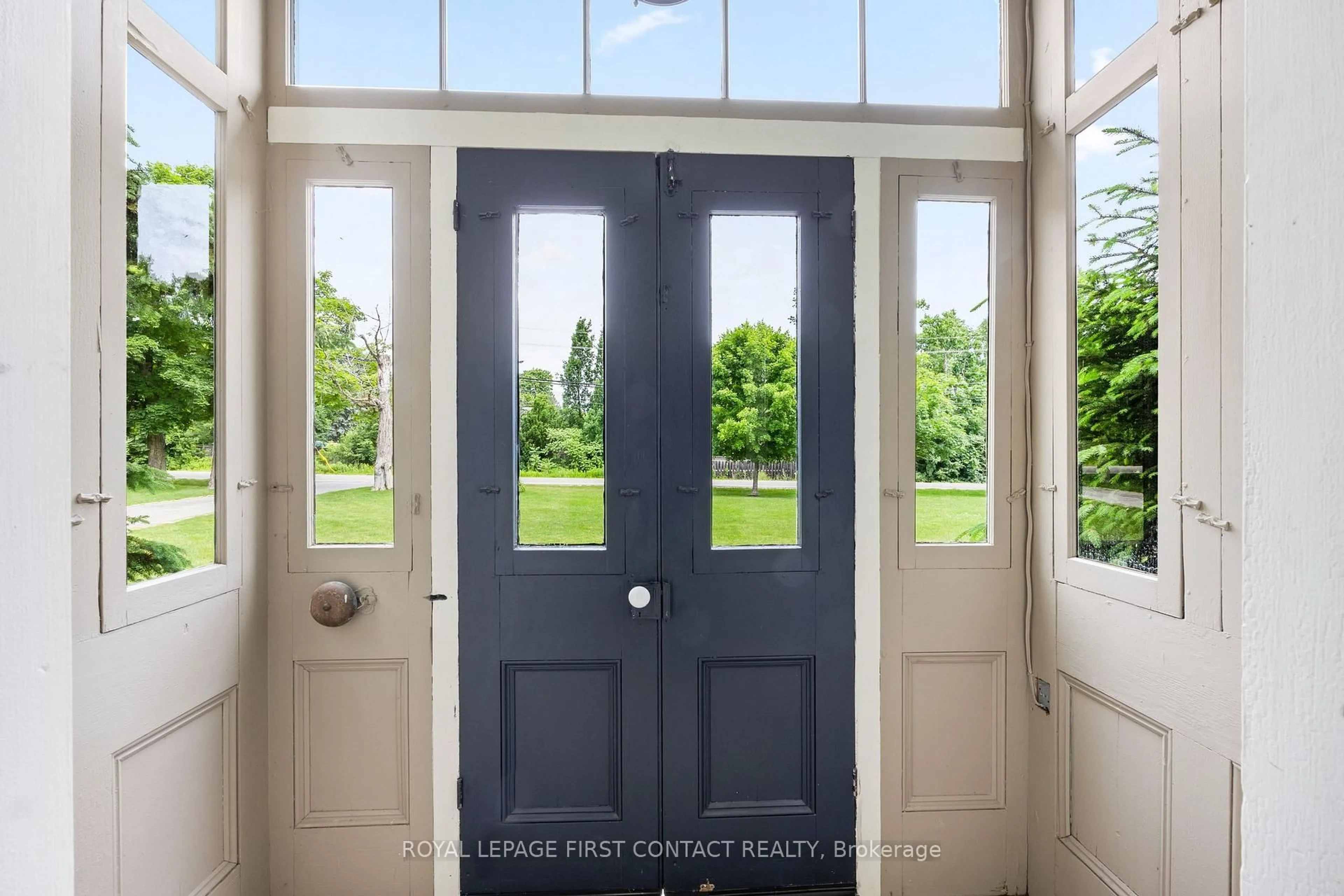 Indoor entryway for 311 Tollendal Mill Rd, Barrie Ontario L4N 7S6