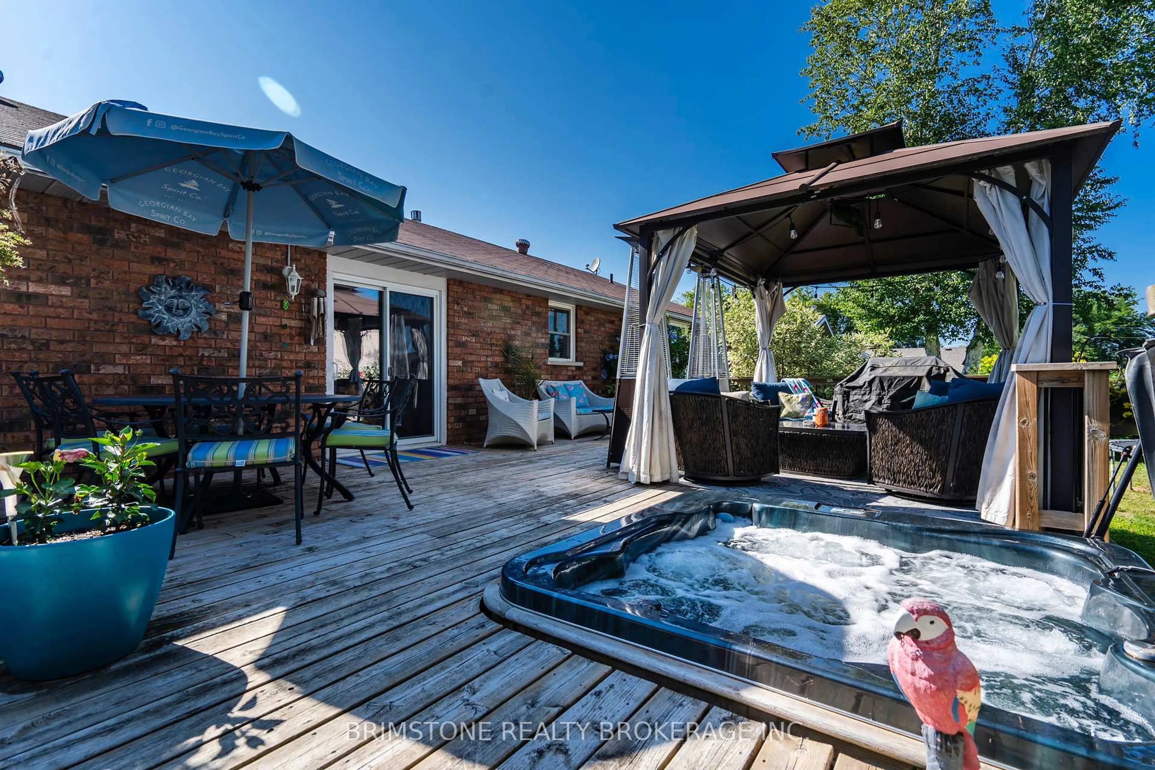 Patio, street for 16 Smart Crt, Collingwood Ontario L9Y 4S1