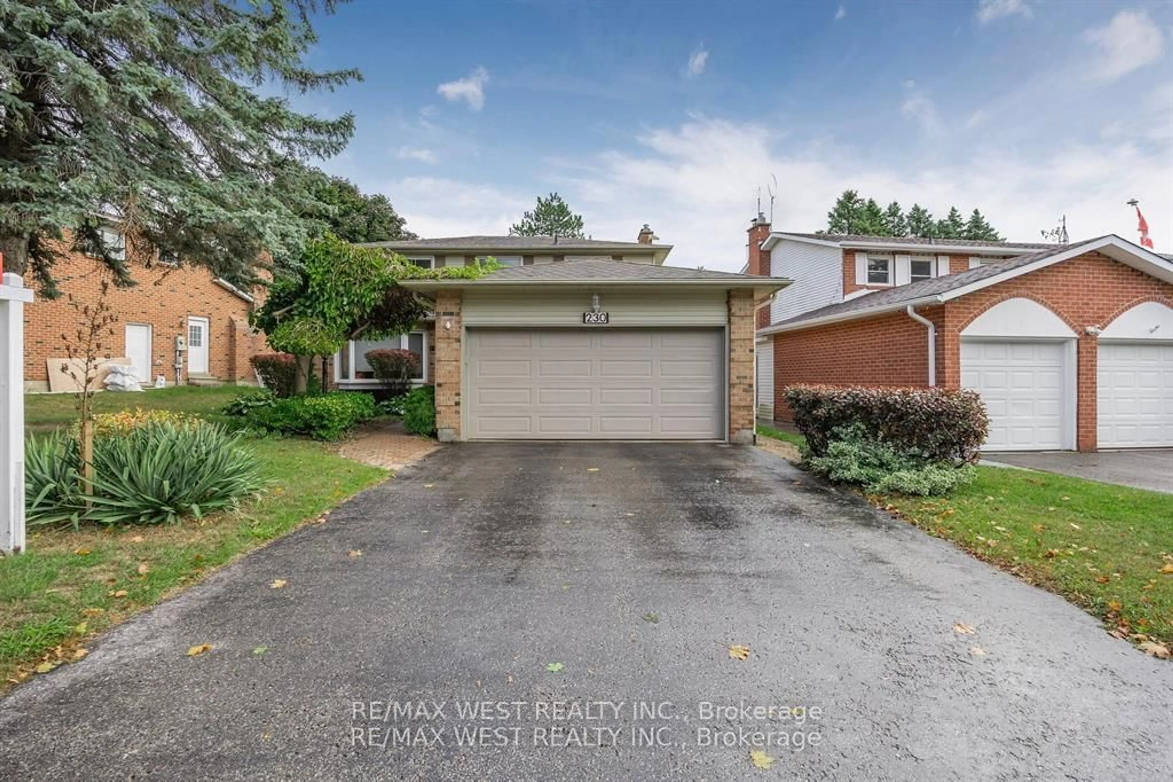 A pic from outside/outdoor area/front of a property/back of a property/a pic from drone, street for 230 Browning Tr, Barrie Ontario L4N 5J7