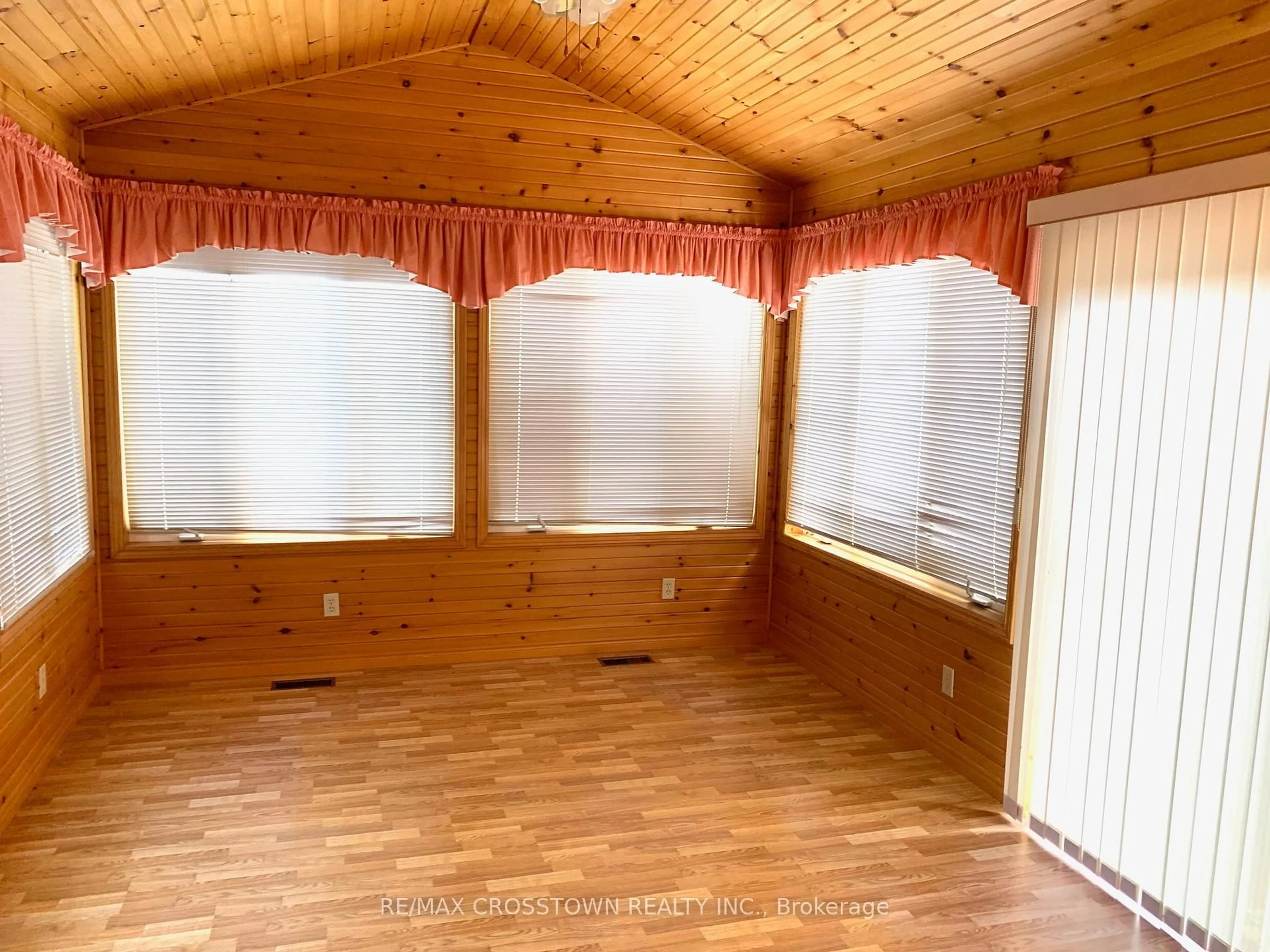 A pic of a room for 43 Foyston Park Circ, Springwater Ontario L0L 1Y0