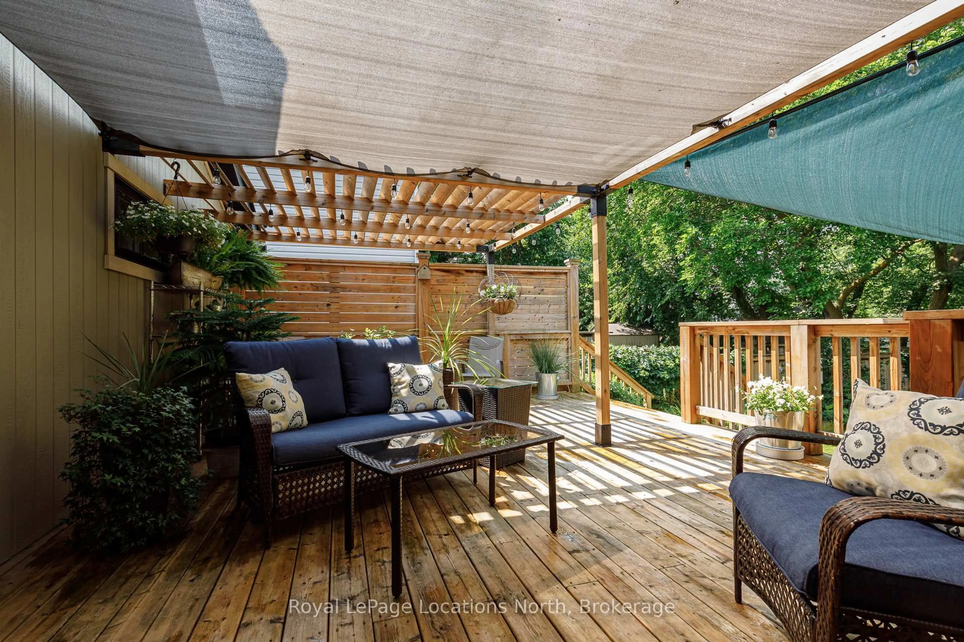 Patio, street for 434 Oak St, Collingwood Ontario L9Y 2Y7