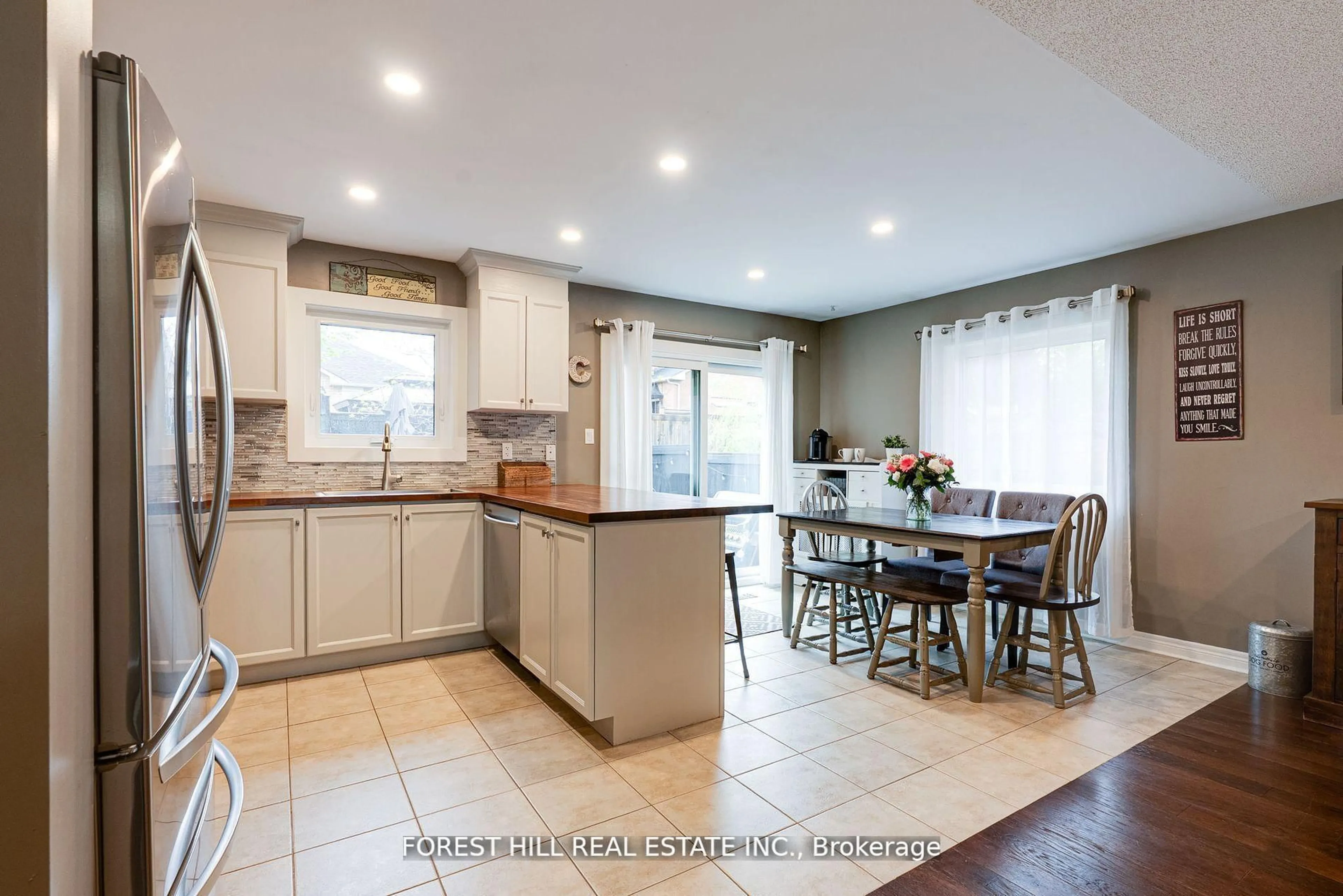 Open concept kitchen, ceramic/tile floor for 44 Prince Of Wales Dr, Barrie Ontario L4N 0T1