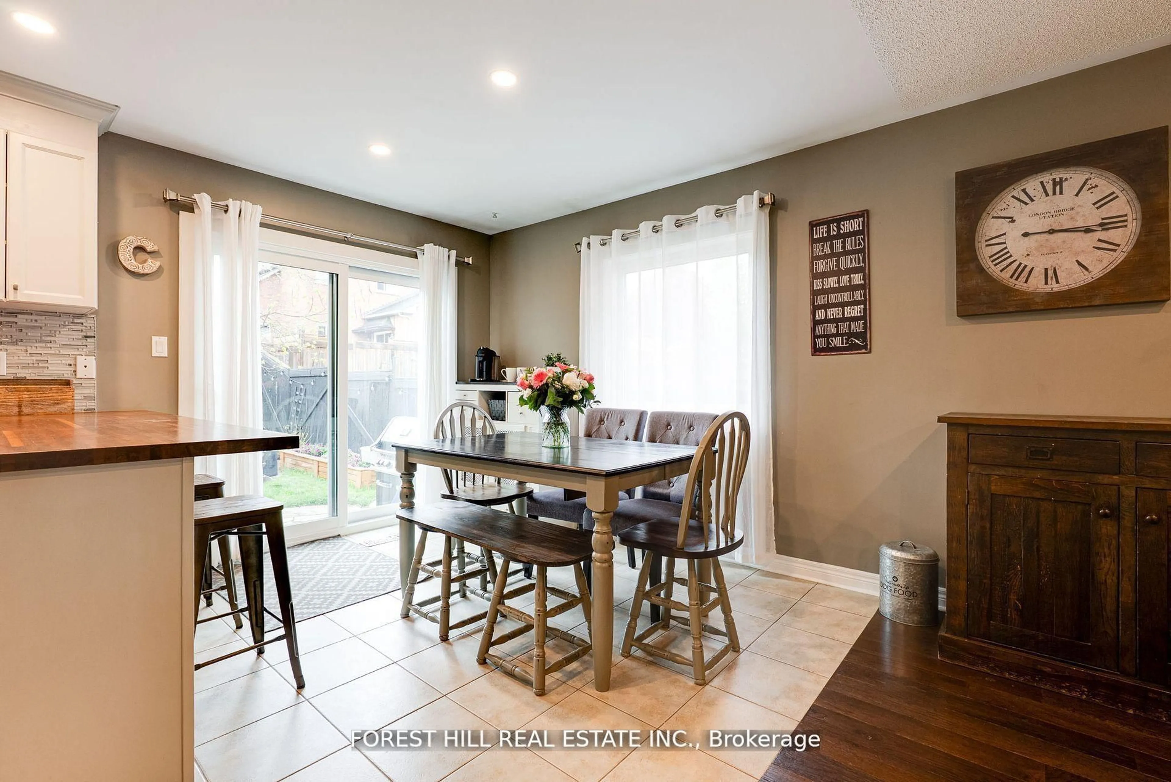 Dining room, unknown for 44 Prince Of Wales Dr, Barrie Ontario L4N 0T1