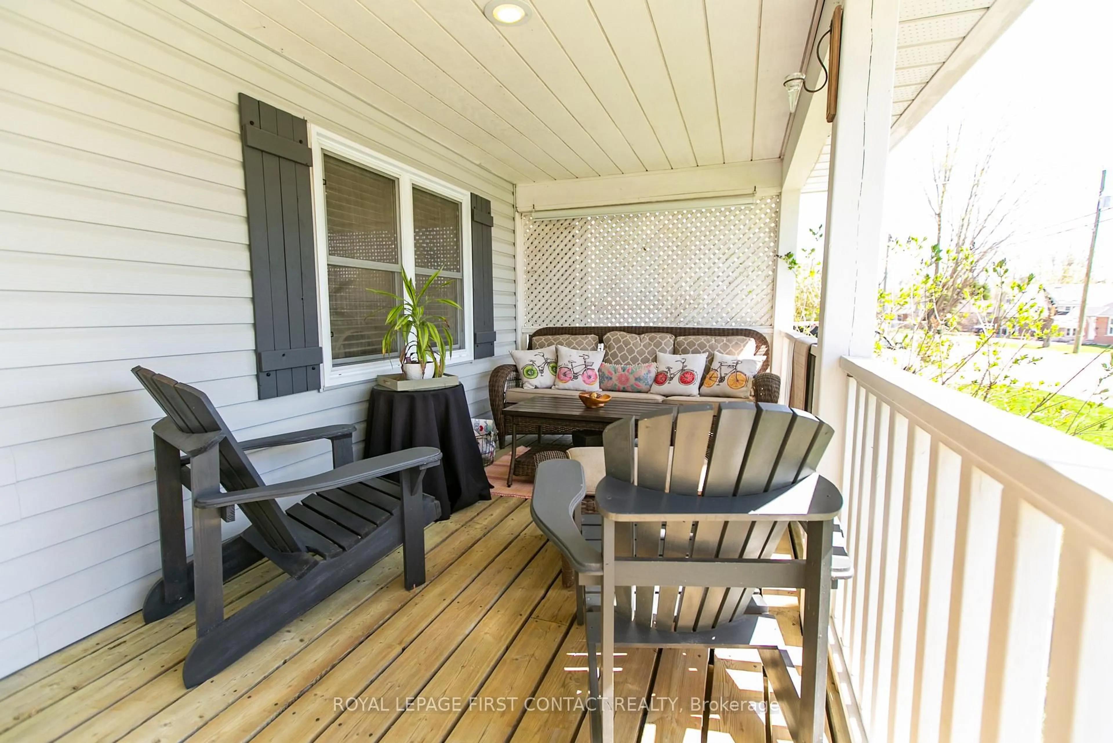 Patio, street for 50 Calverley St, Orillia Ontario L3V 3T5