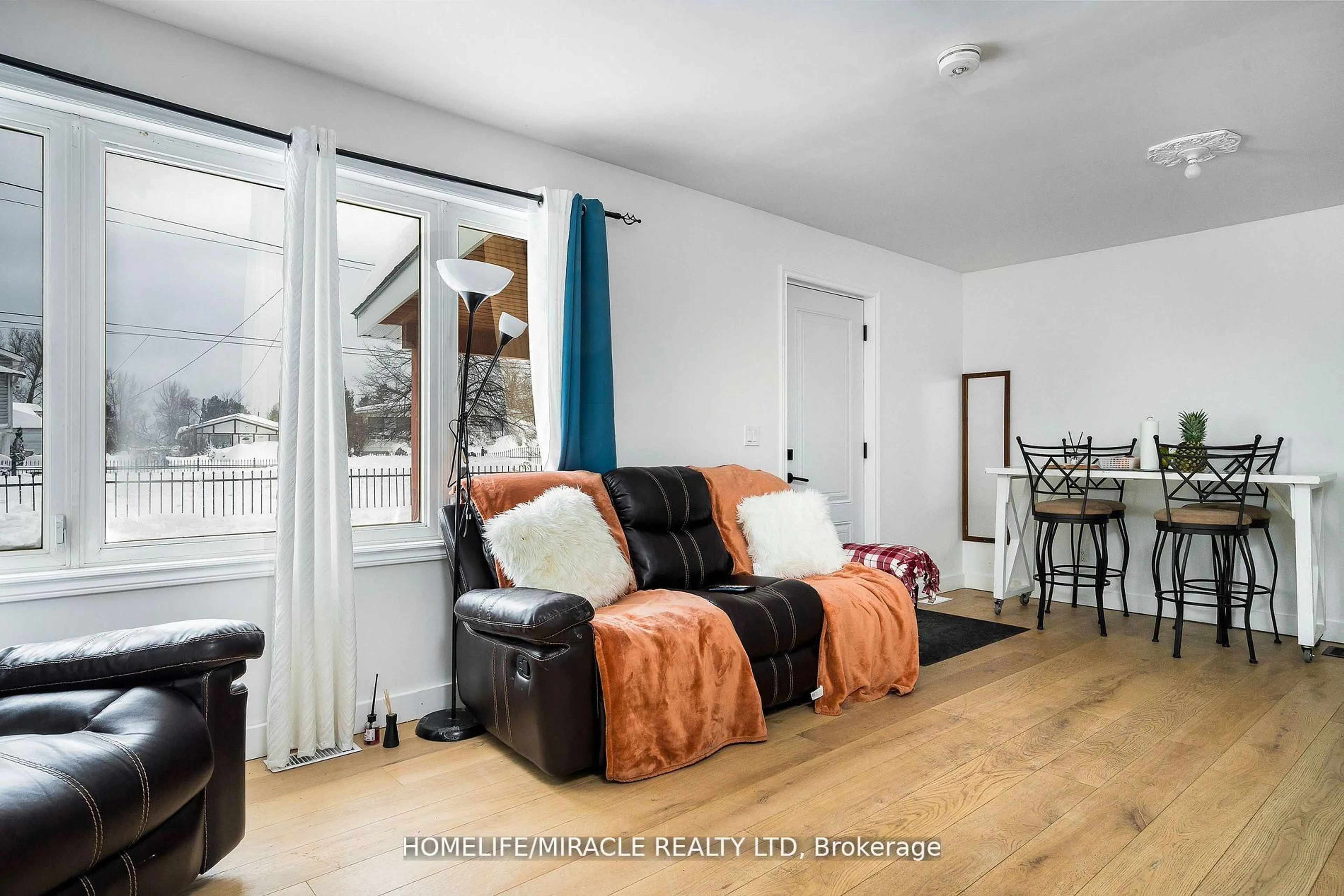 Living room with furniture, wood/laminate floor for 101 River Rd, Wasaga Beach Ontario L9Z 2L1