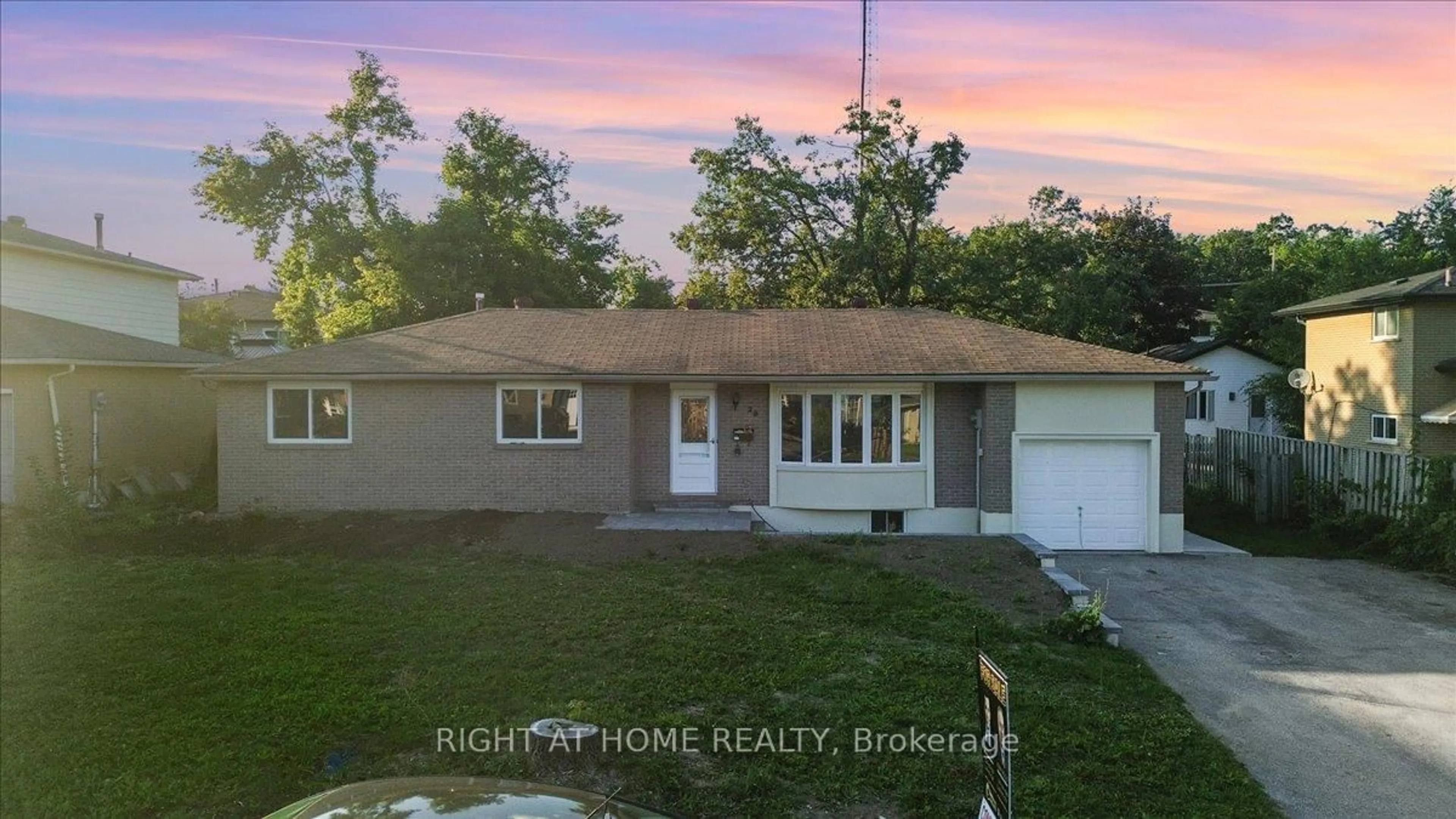 Unknown for 28 Charlbrook Ave, Barrie Ontario L4M 2Y4