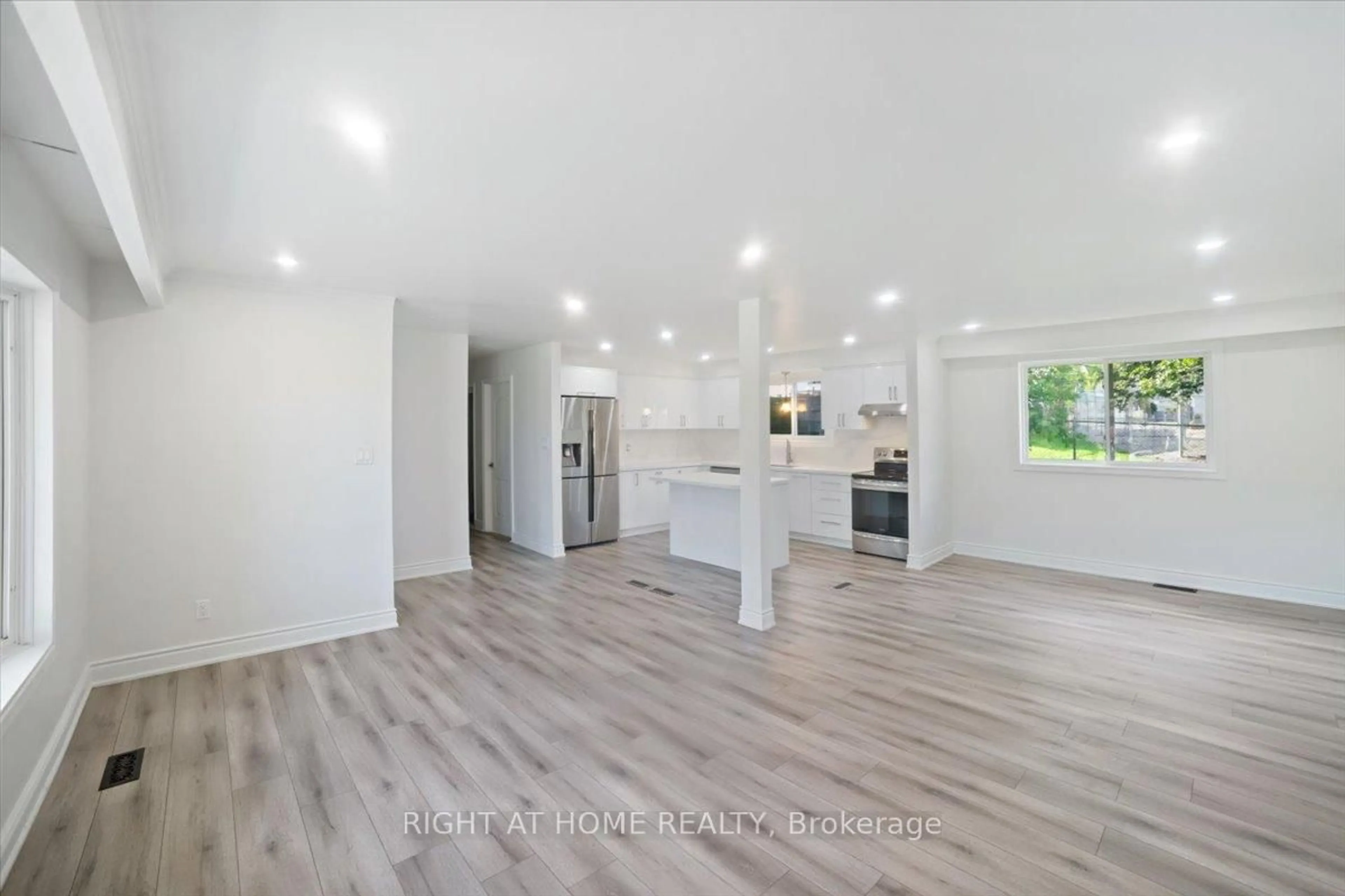 Open concept kitchen, unknown for 28 Charlbrook Ave, Barrie Ontario L4M 2Y4