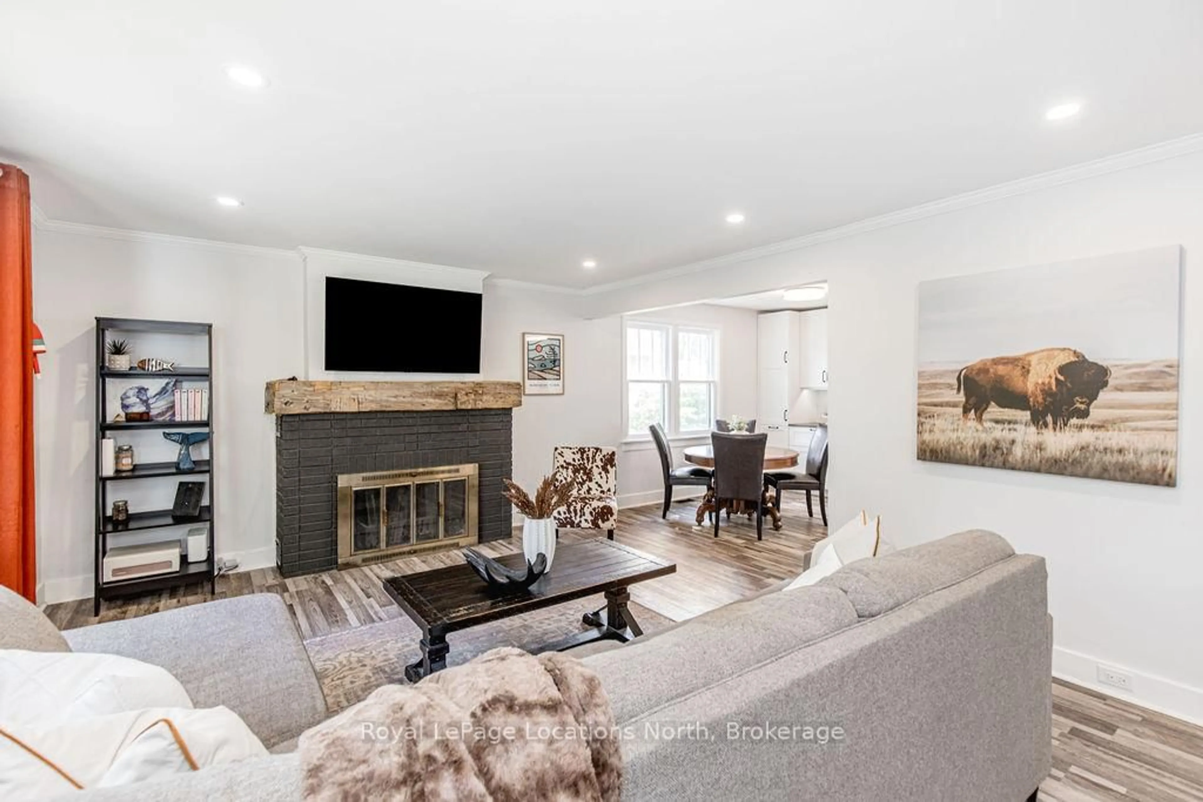 Living room with furniture, unknown for 216 ELM St, Clearview Ontario L0M 1S0