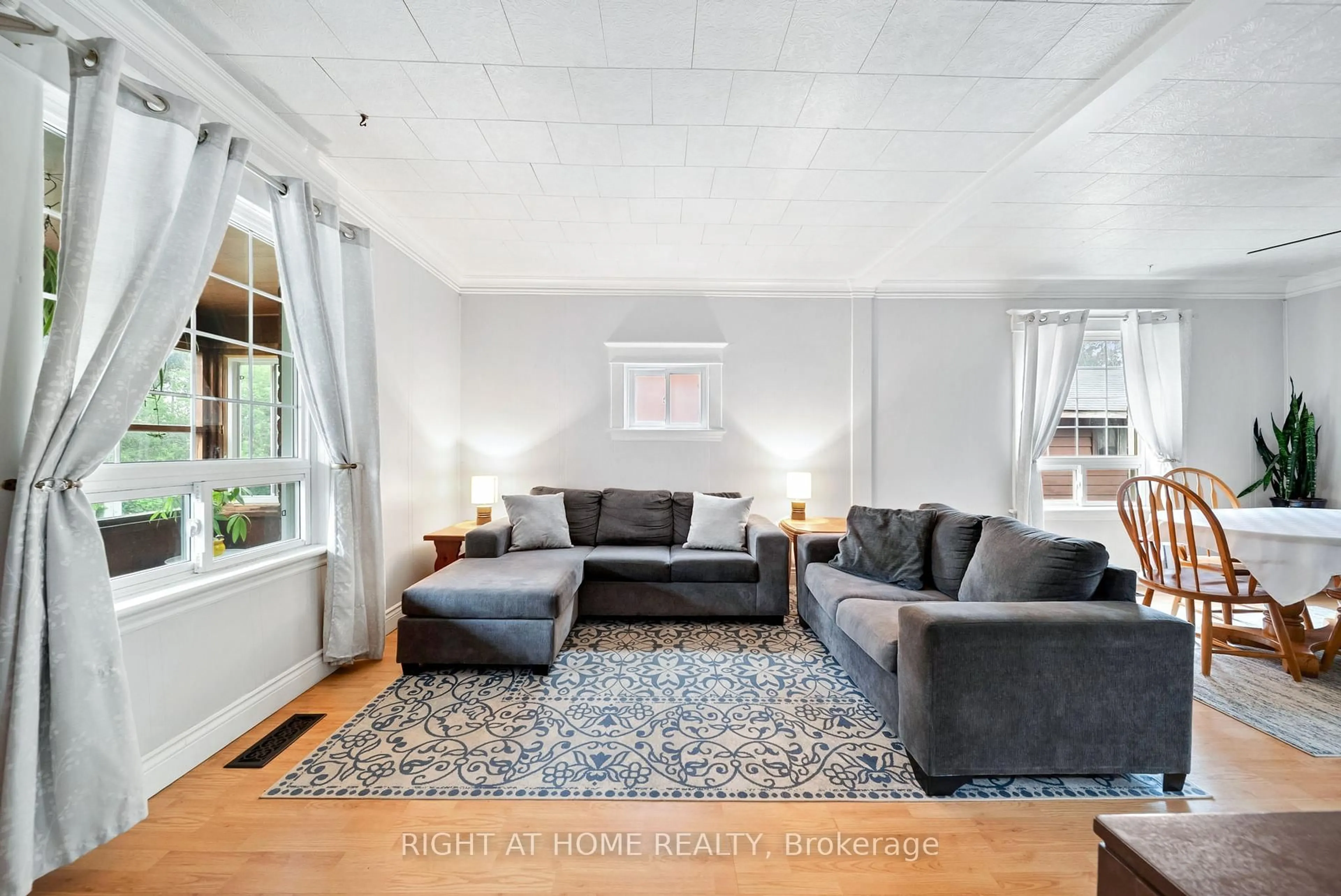 Living room with furniture, unknown for 81 Douglas St, Orillia Ontario L3V 5Y7