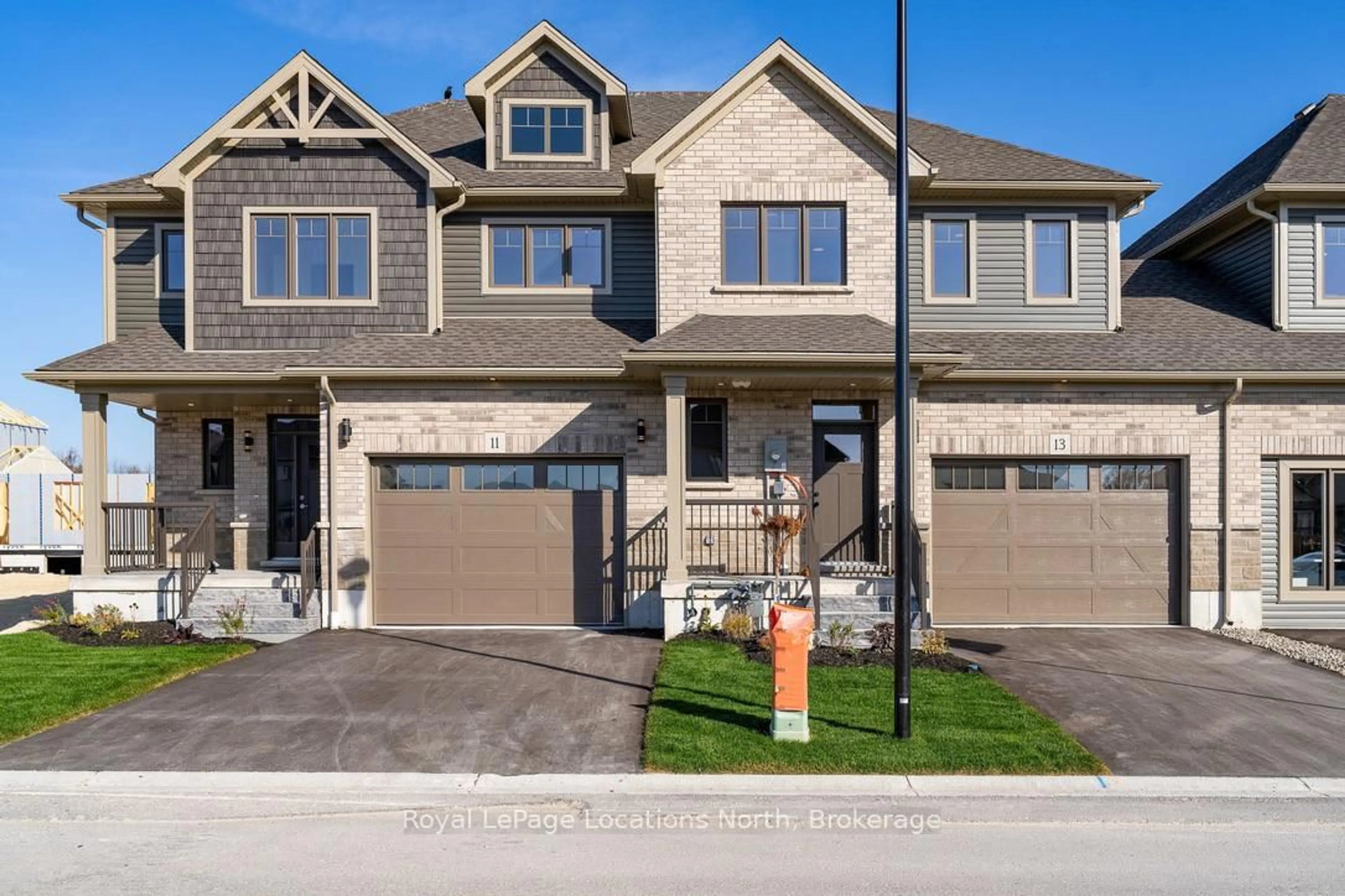 Home with brick exterior material, street for 11 SWAIN Cres, Collingwood Ontario L9Y 2L3