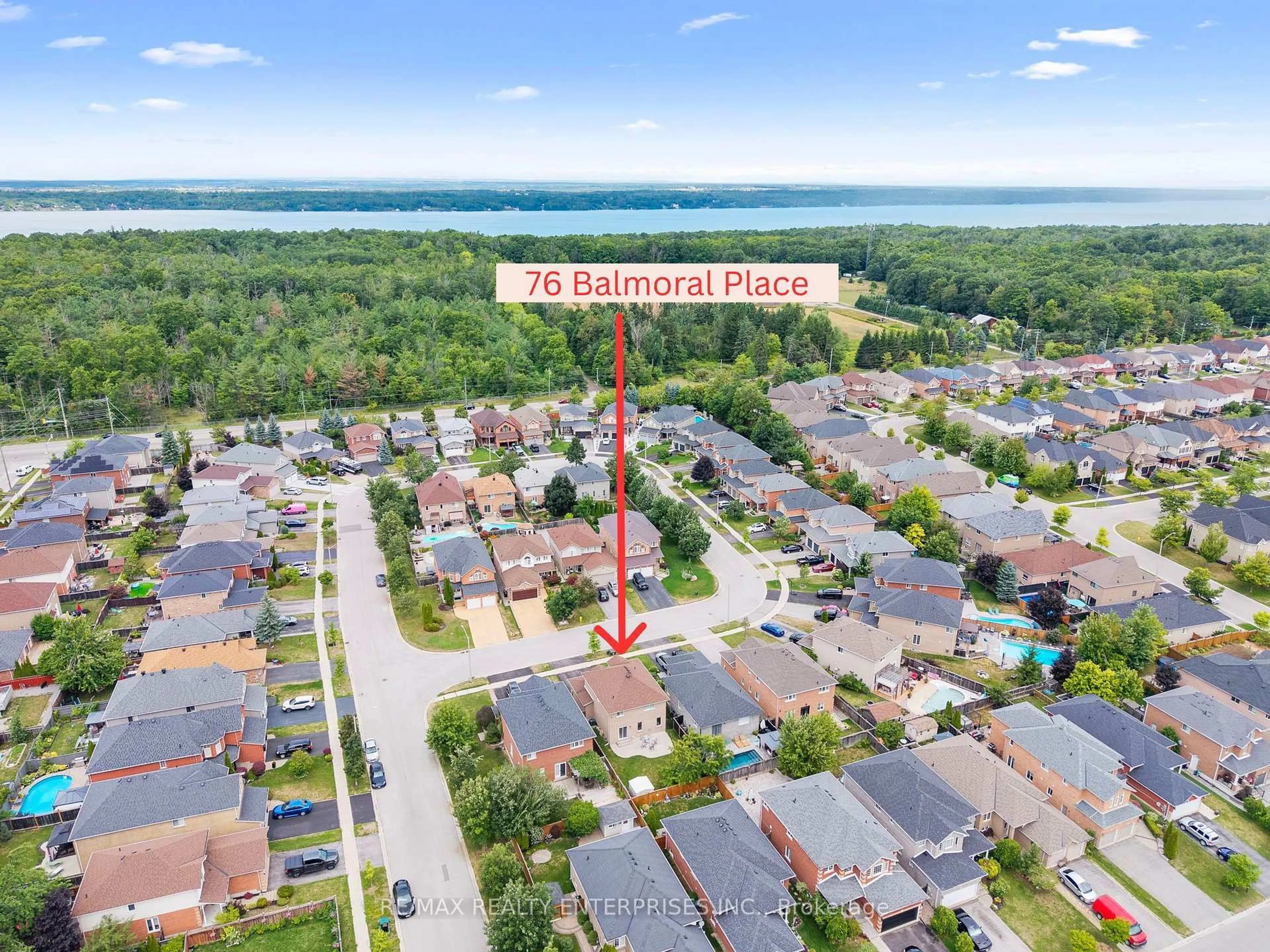 A pic from outside/outdoor area/front of a property/back of a property/a pic from drone, unknown for 76 Balmoral Pl, Barrie Ontario L4N 0Y9