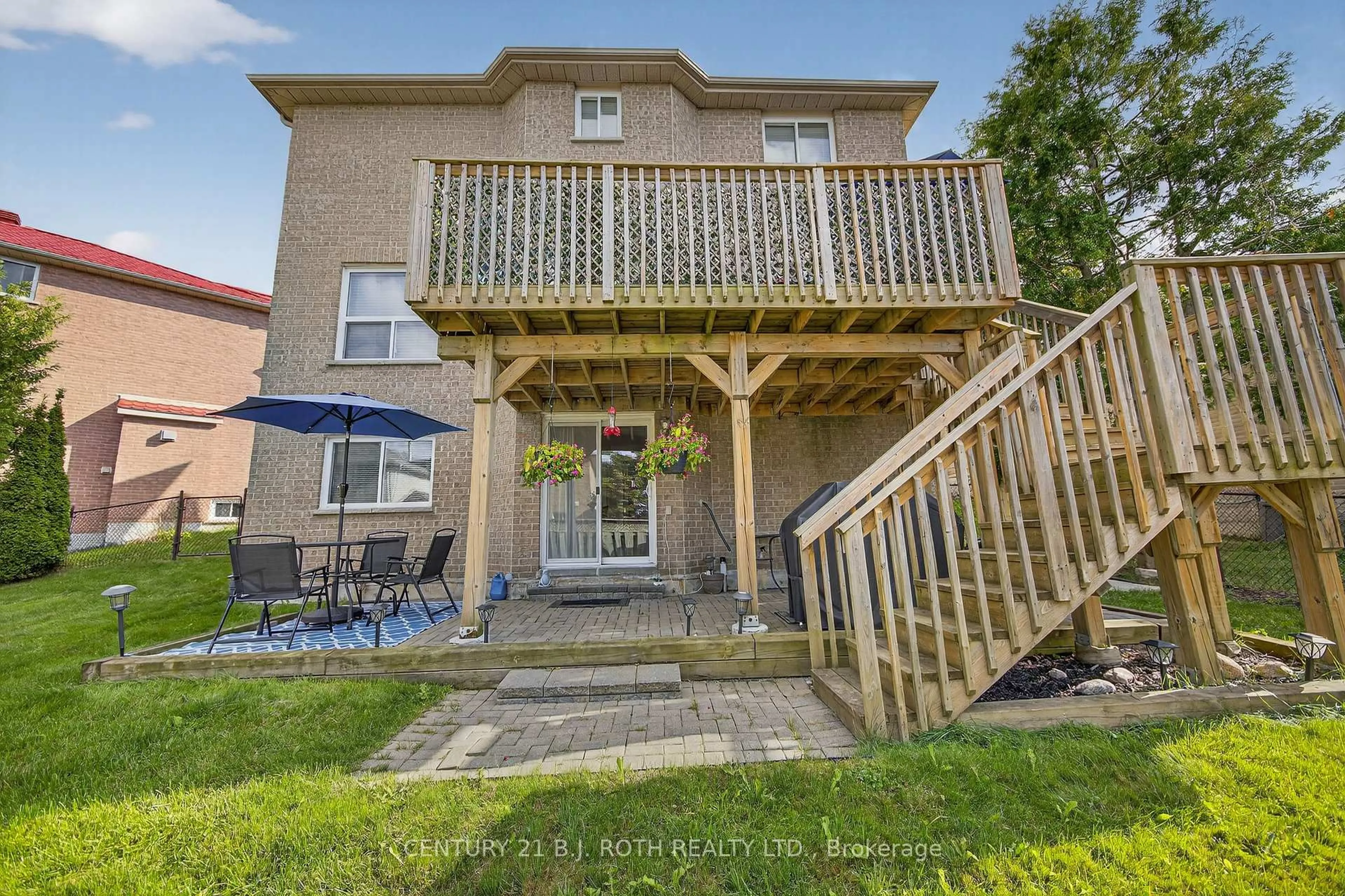 Patio, unknown for 7 Round Leaf Crt, Barrie Ontario L4N 9N3