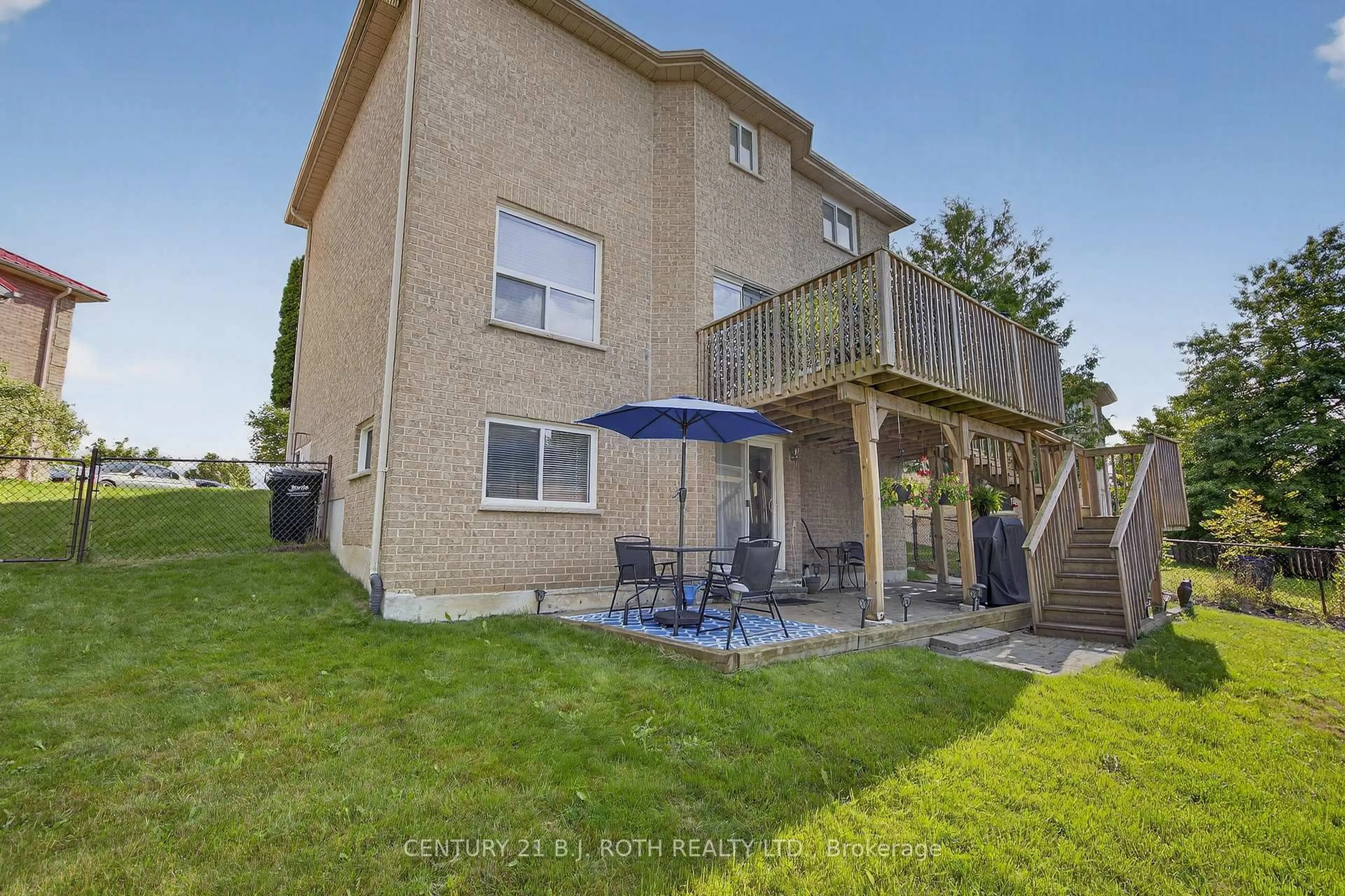 Patio, unknown for 7 Round Leaf Crt, Barrie Ontario L4N 9N3