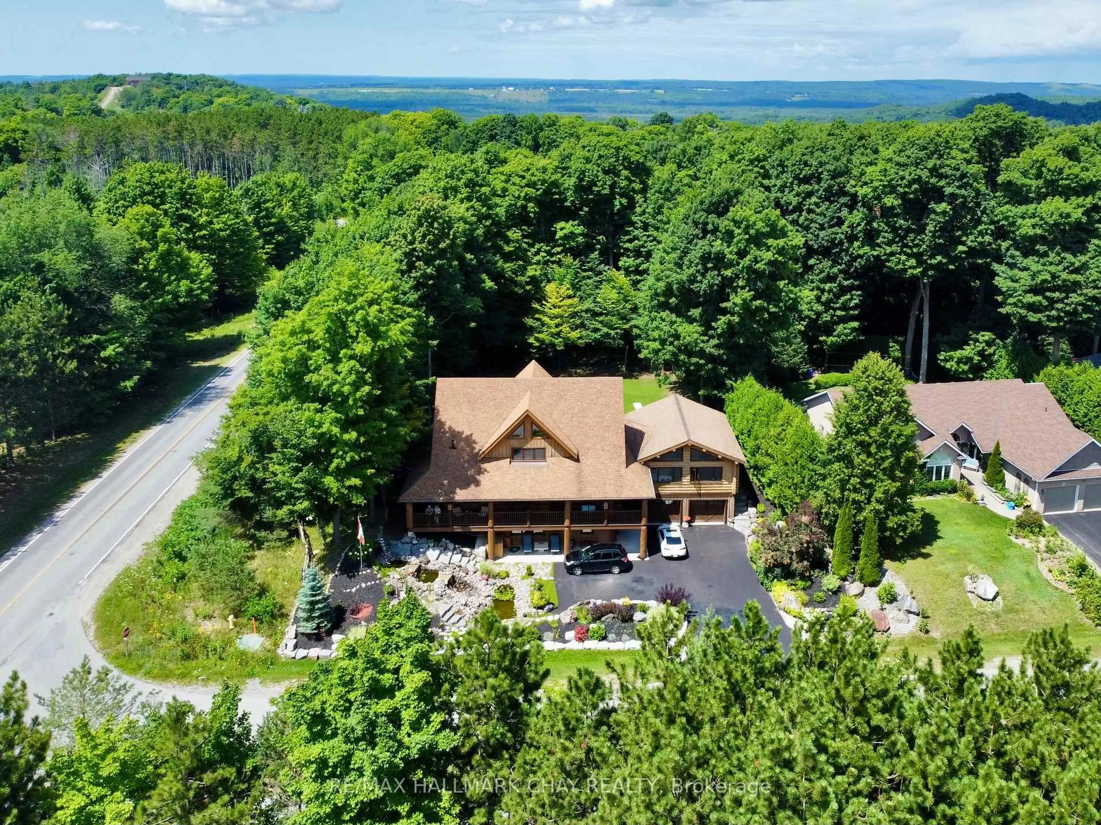 A pic from outside/outdoor area/front of a property/back of a property/a pic from drone, unknown for 118 Highland Dr, Oro-Medonte Ontario L0L 2L0