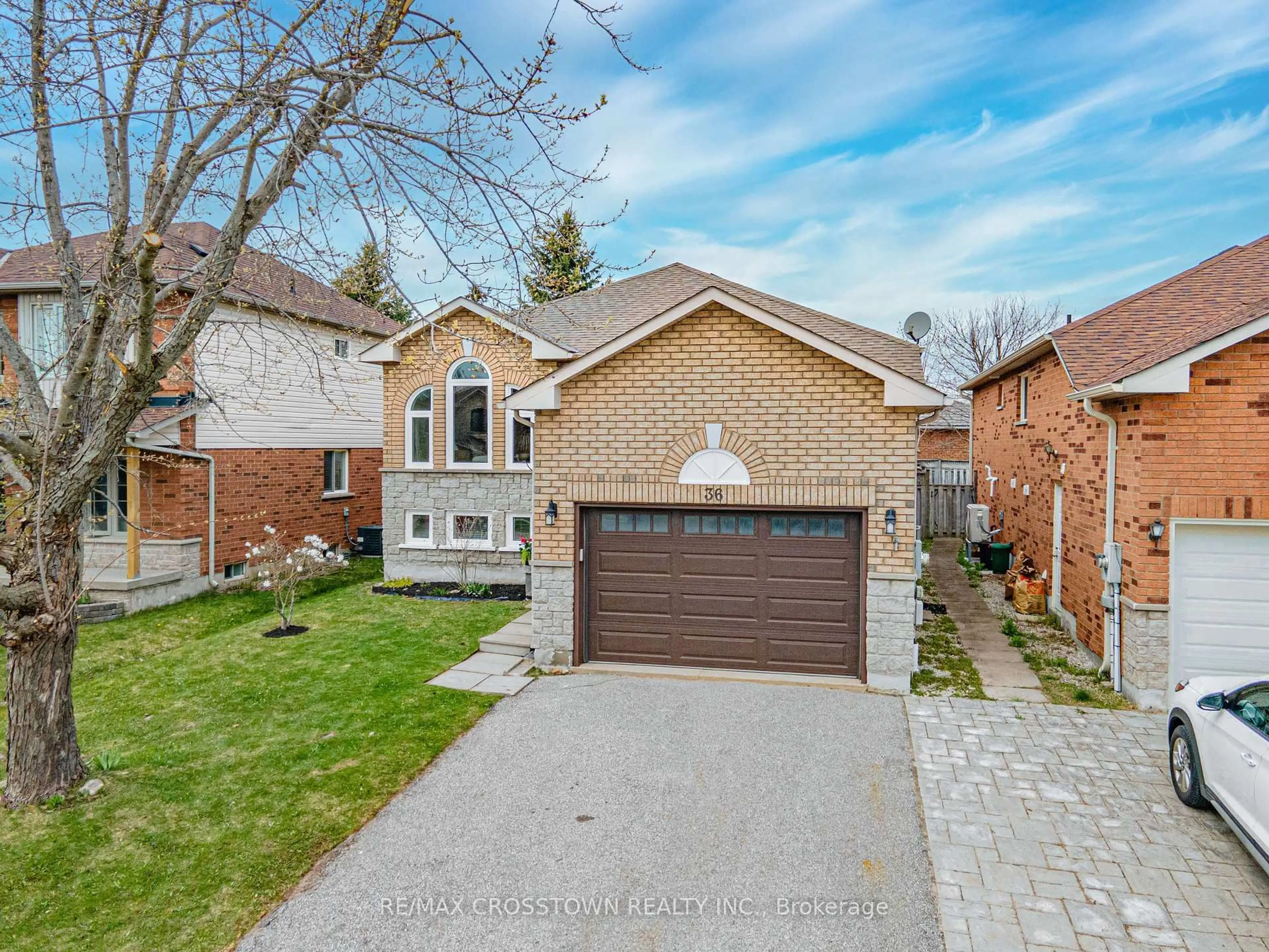 Home with brick exterior material, street for 36 Leslie Ave, Barrie Ontario L4N 9N9