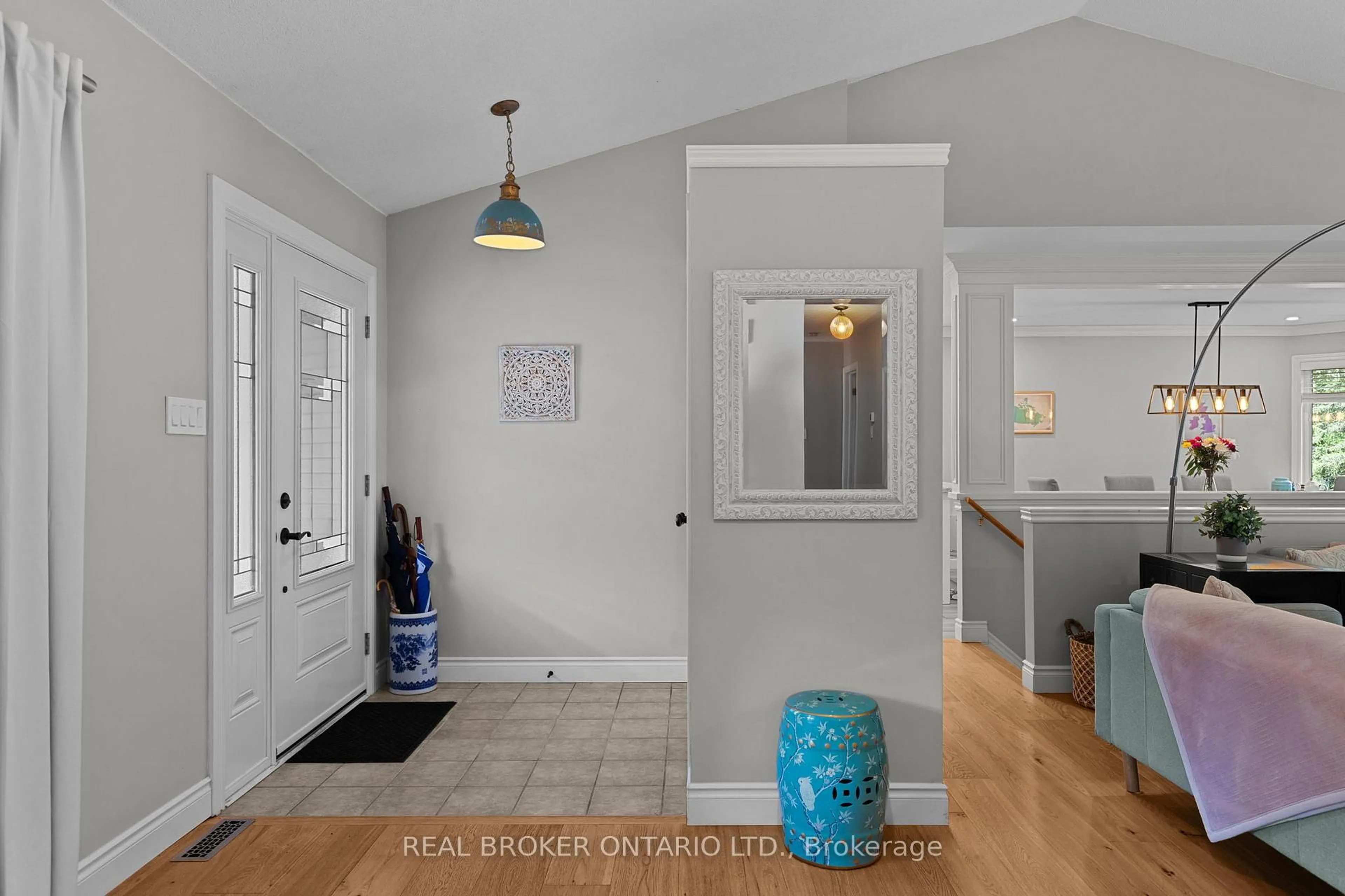 Indoor entryway for 29 Nordic Tr, Oro-Medonte Ontario L0L 2L0