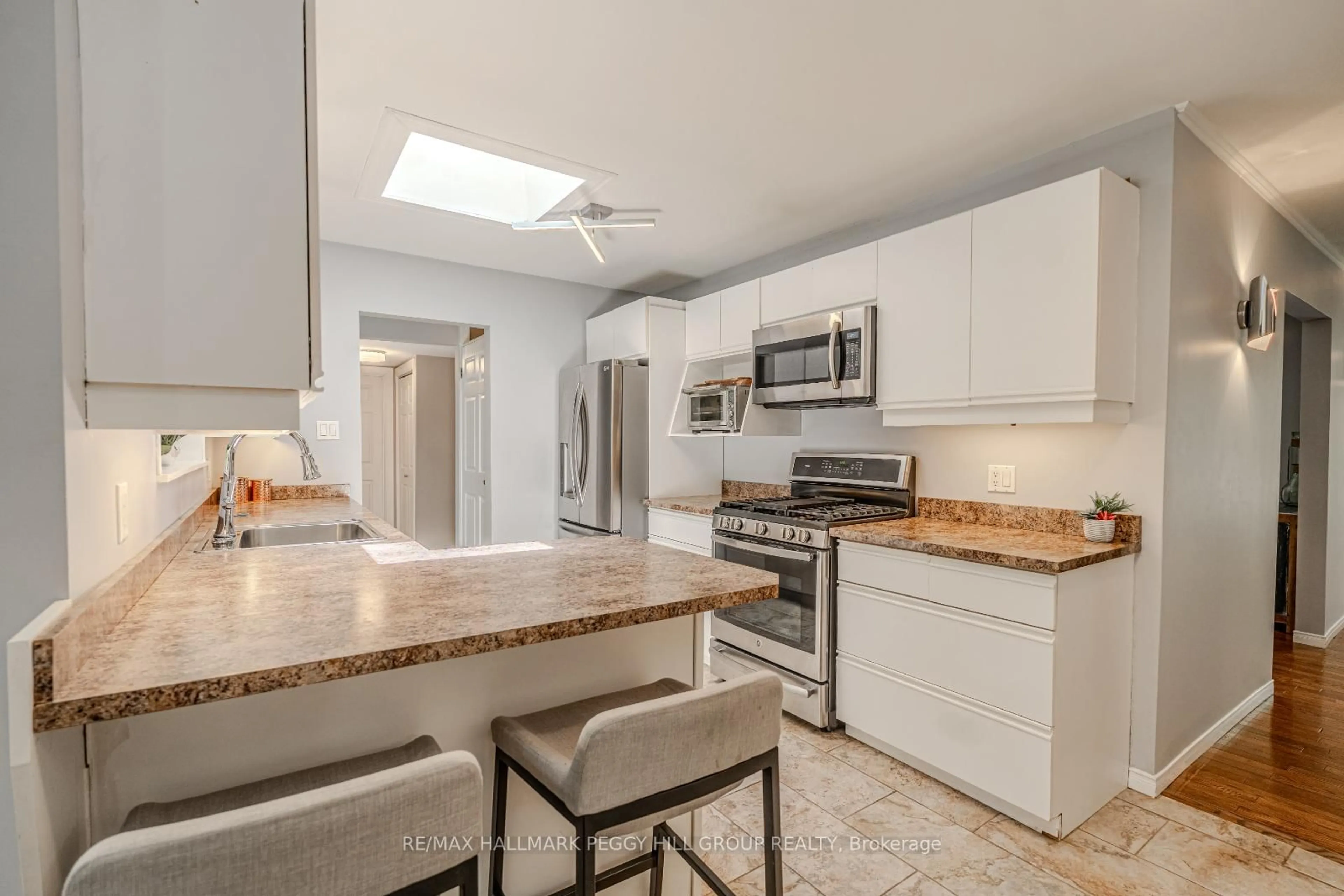 Open concept kitchen, ceramic/tile floor for 1105 St Vincent St, Springwater Ontario L9X 0M6