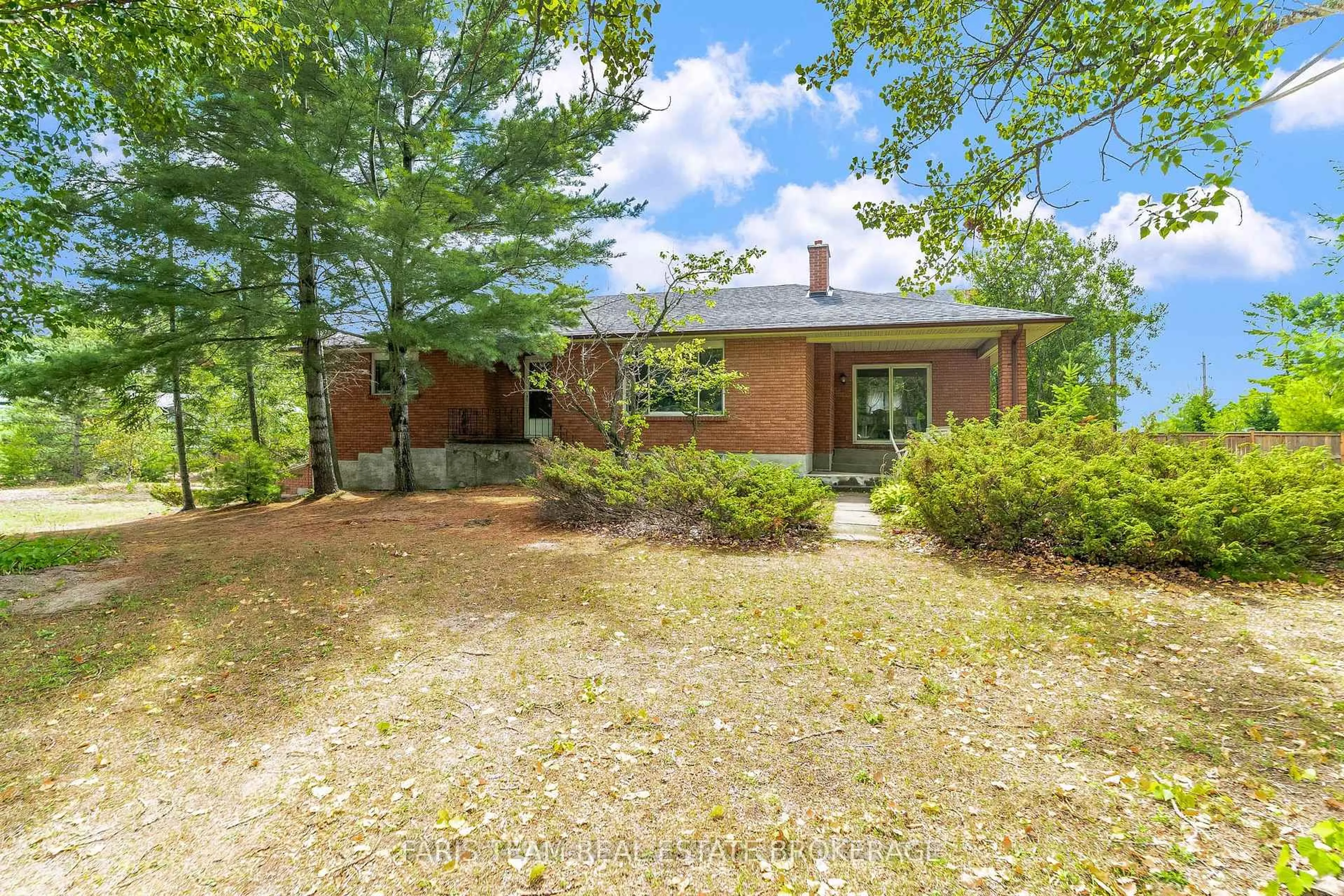 A pic from outside/outdoor area/front of a property/back of a property/a pic from drone, unknown for 29 Lorrie Cres, Tiny Ontario L0L 2T0
