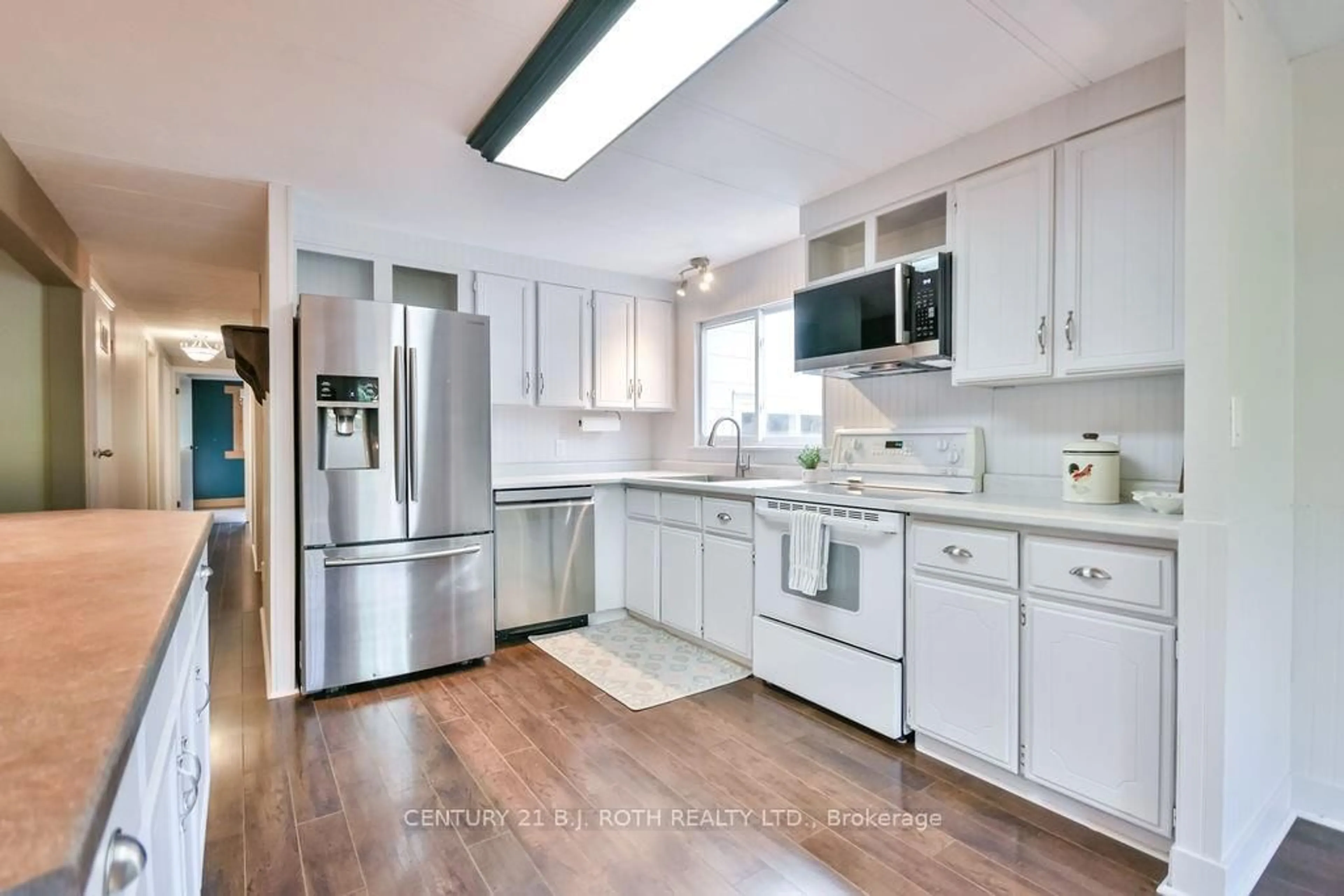 Open concept kitchen, ceramic/tile floor for 2095 DWYER Rd, Springwater Ontario L9X 1L7
