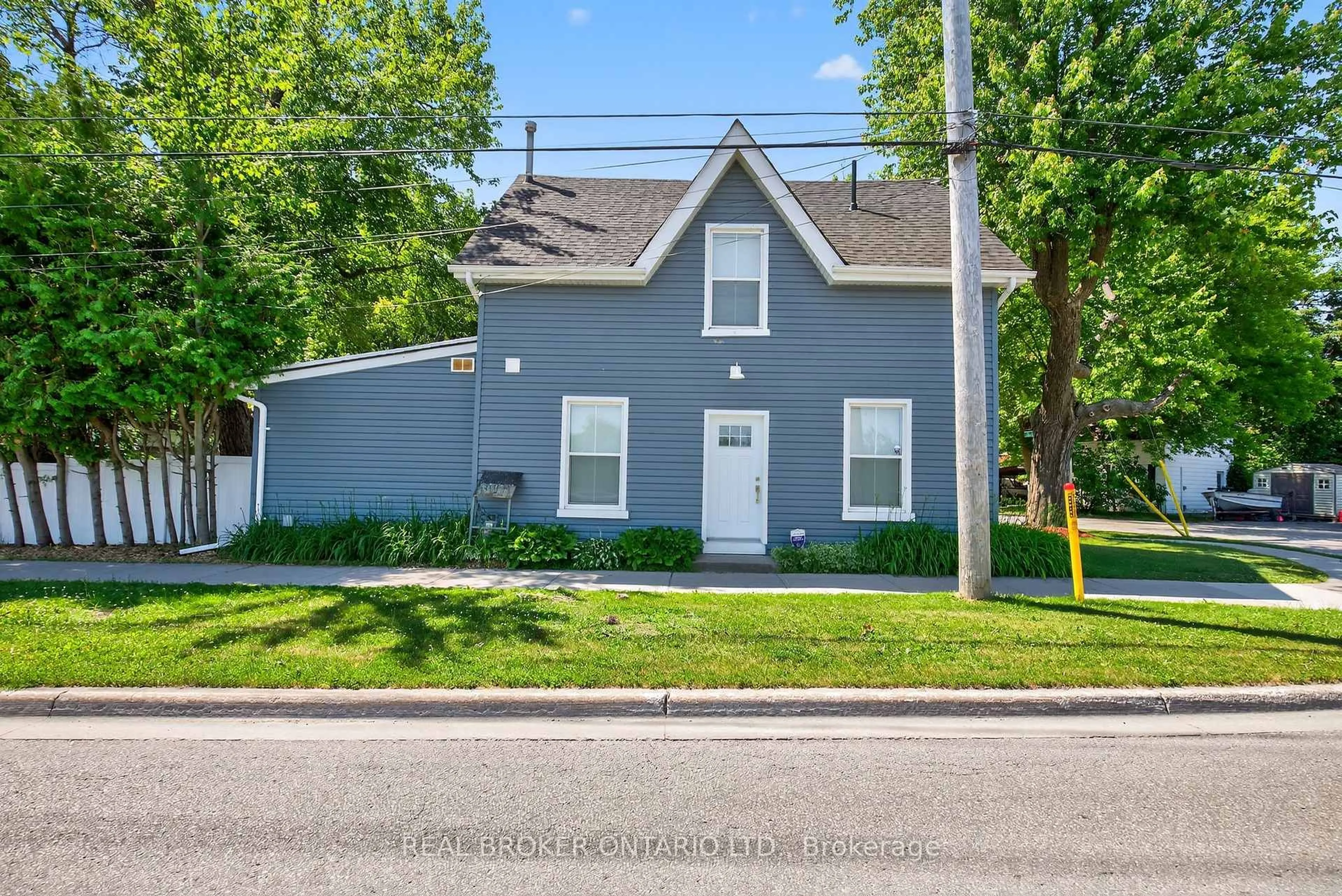 Home with vinyl exterior material, street for 151 Atherley Rd, Orillia Ontario L3V 1N5