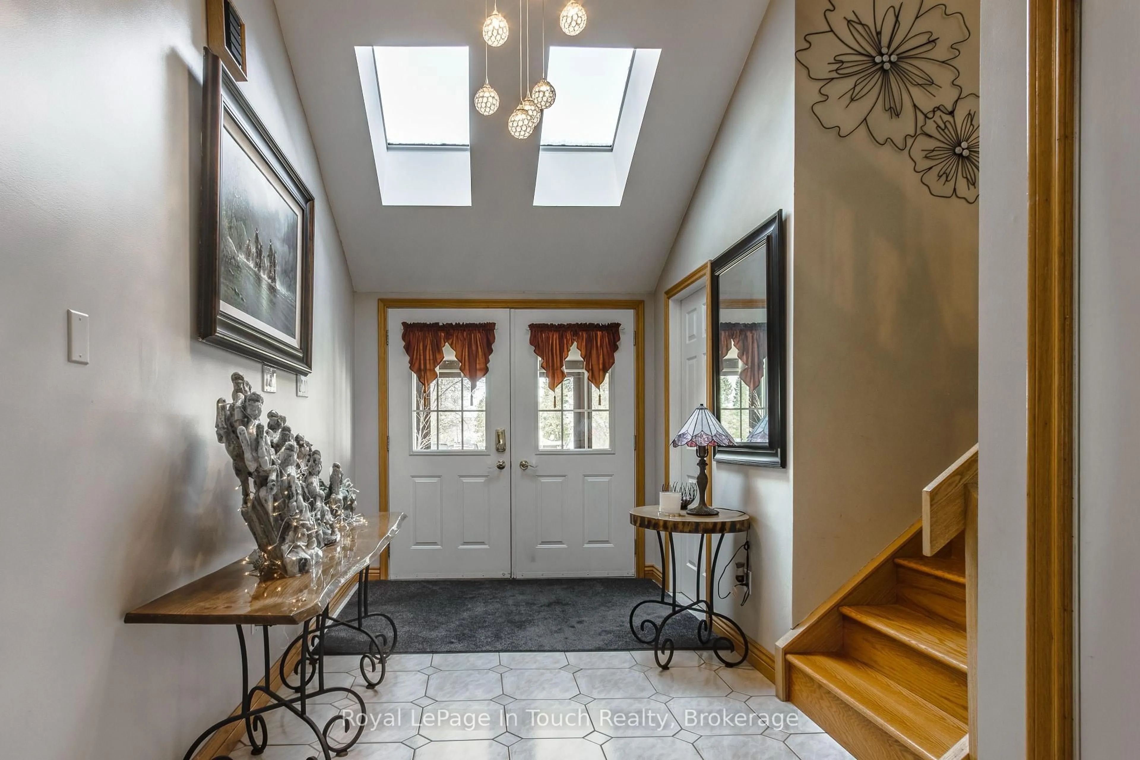 Indoor entryway for 79 King Rd, Tay Ontario L0K 2C0