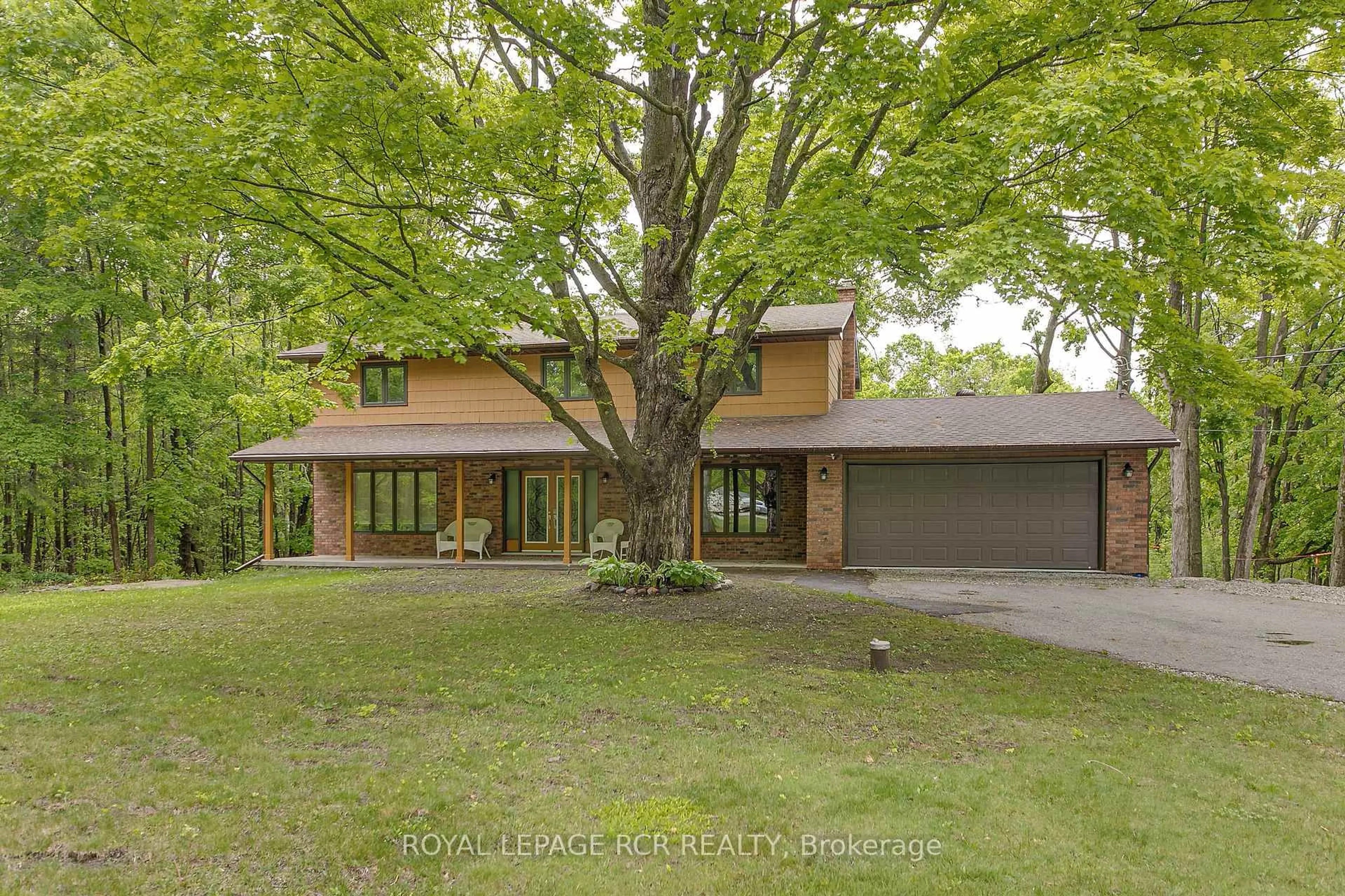 A pic from outside/outdoor area/front of a property/back of a property/a pic from drone, street for 1369 Ryerson Blvd, Severn Ontario L3V 6H4