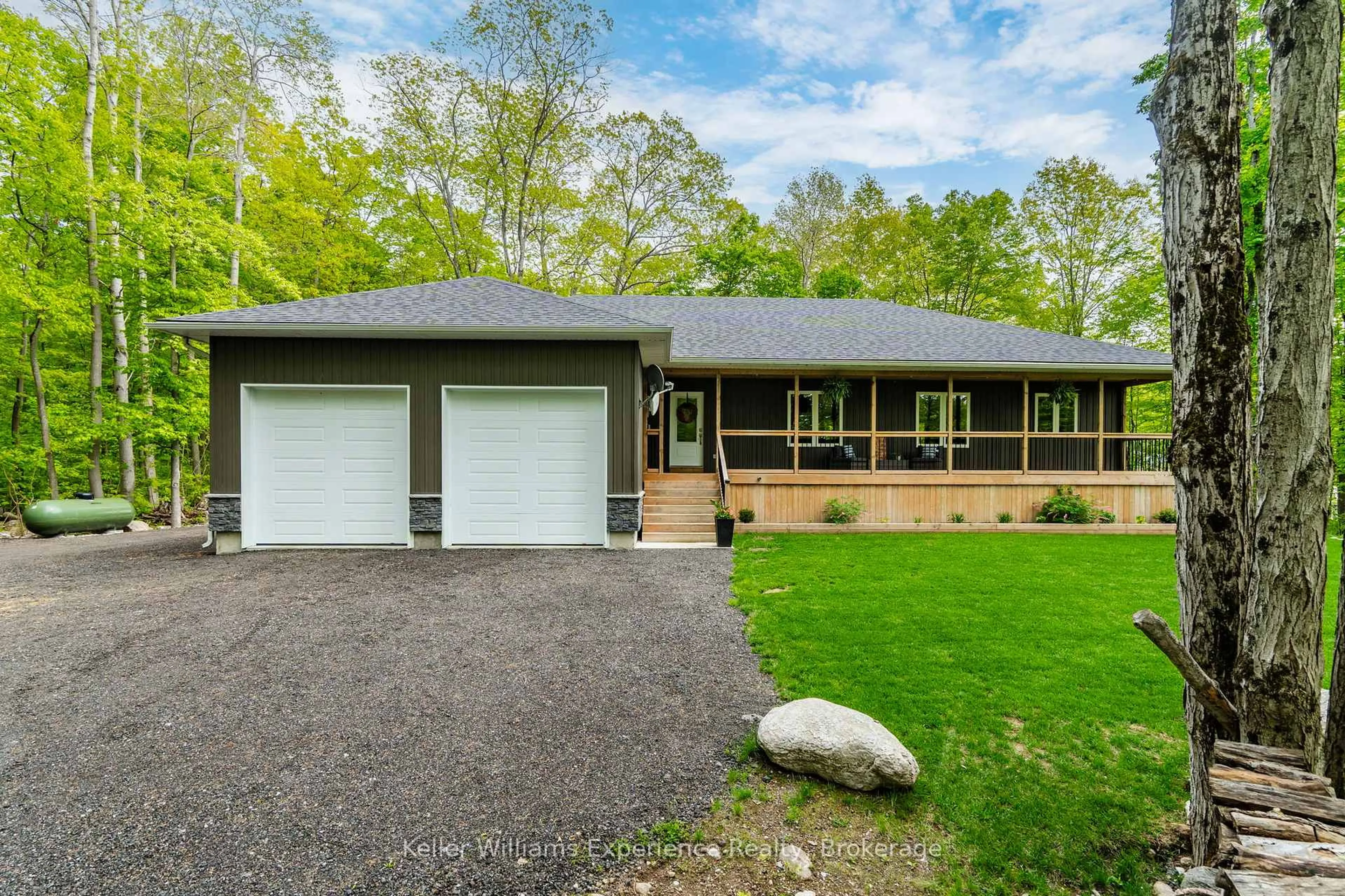 Home with vinyl exterior material, street for 27 Meadows Ave, Tay Ontario L0K 1E0