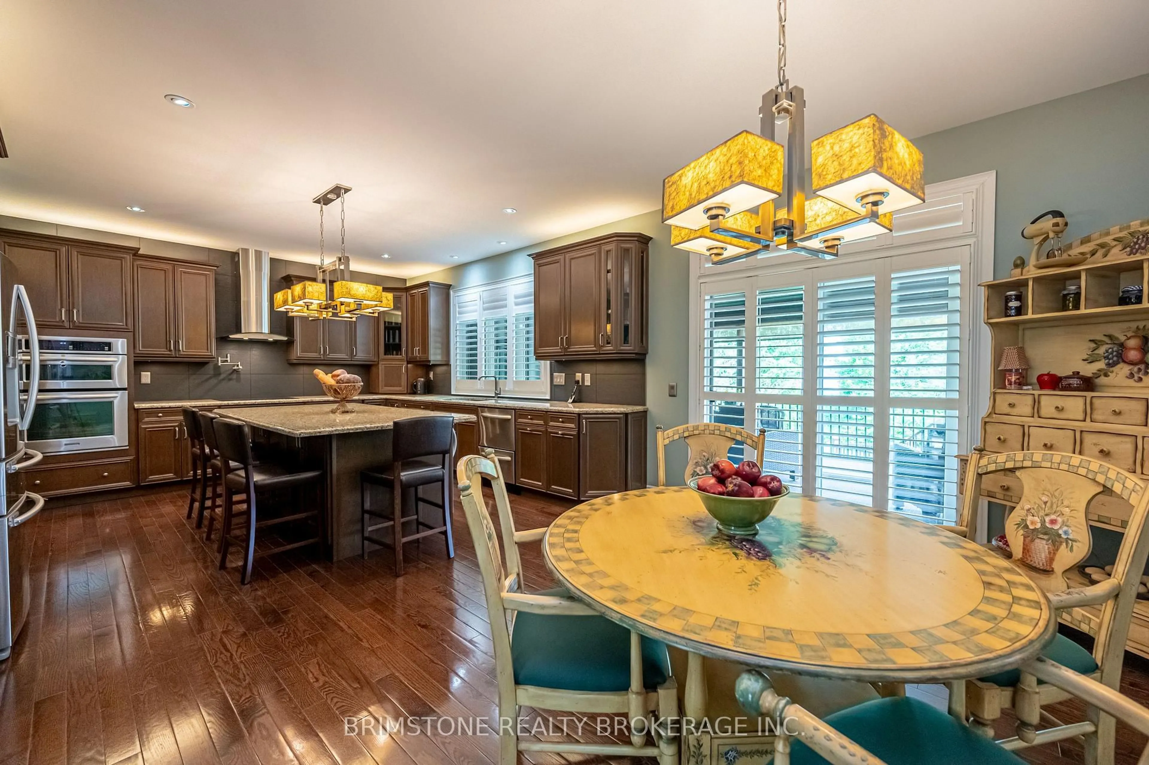 Open concept kitchen, unknown for 31 Plunkett Crt, Barrie Ontario L4N 6M3