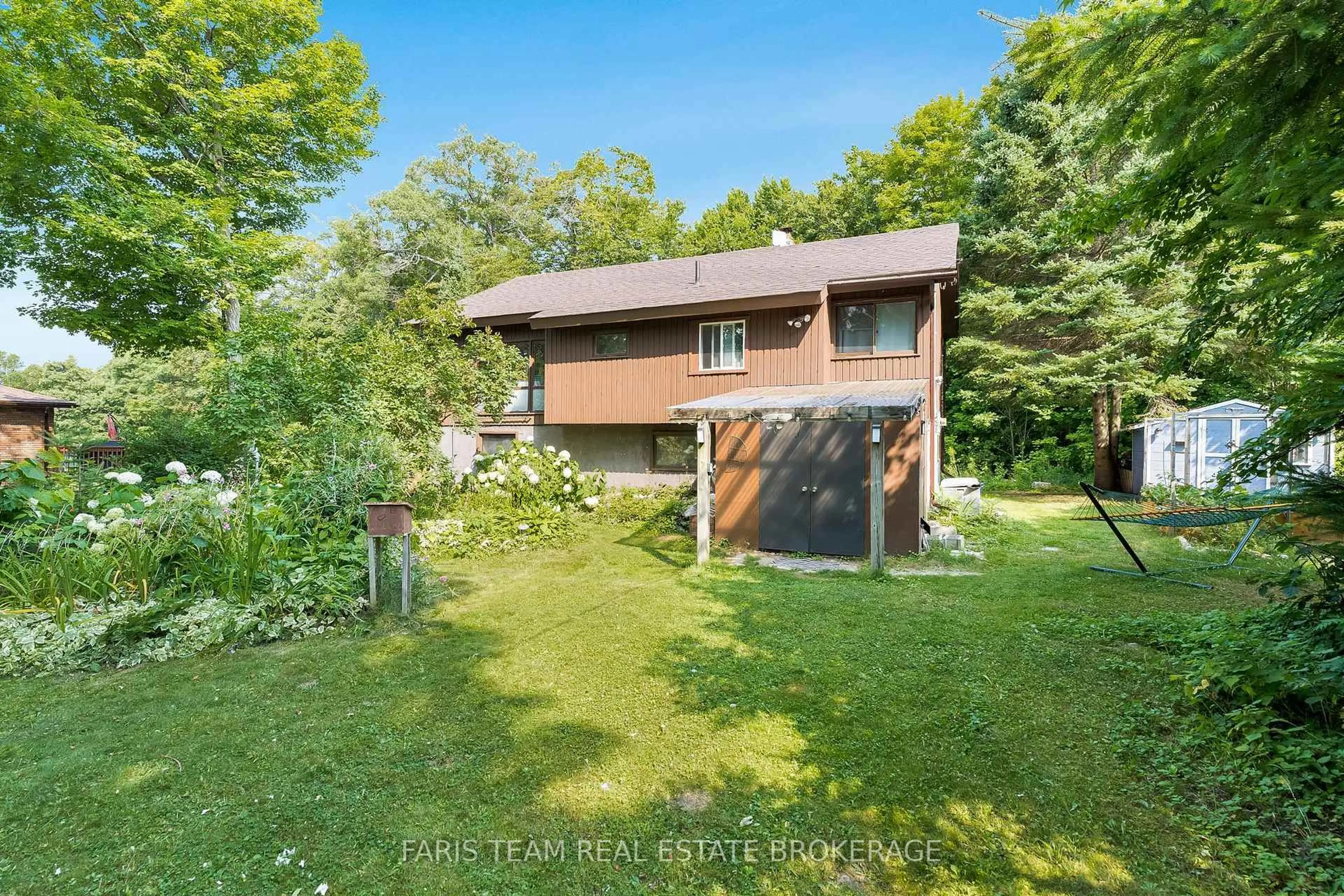 A pic from outside/outdoor area/front of a property/back of a property/a pic from drone, water/lake/river/ocean view for 20 Glen Cedar Dr, Tiny Ontario L9M 0H8