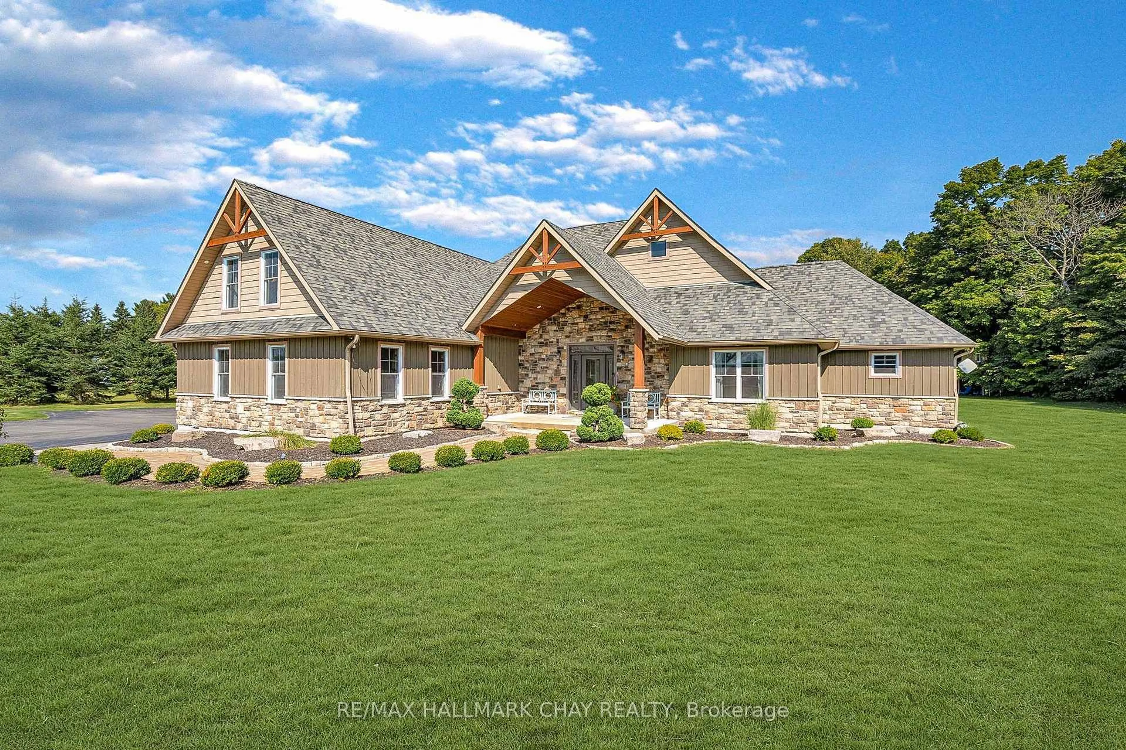 Home with brick exterior material, mountain view for 2957 3/4 Sunnidale Sdrd, Clearview Ontario L0M 1N0