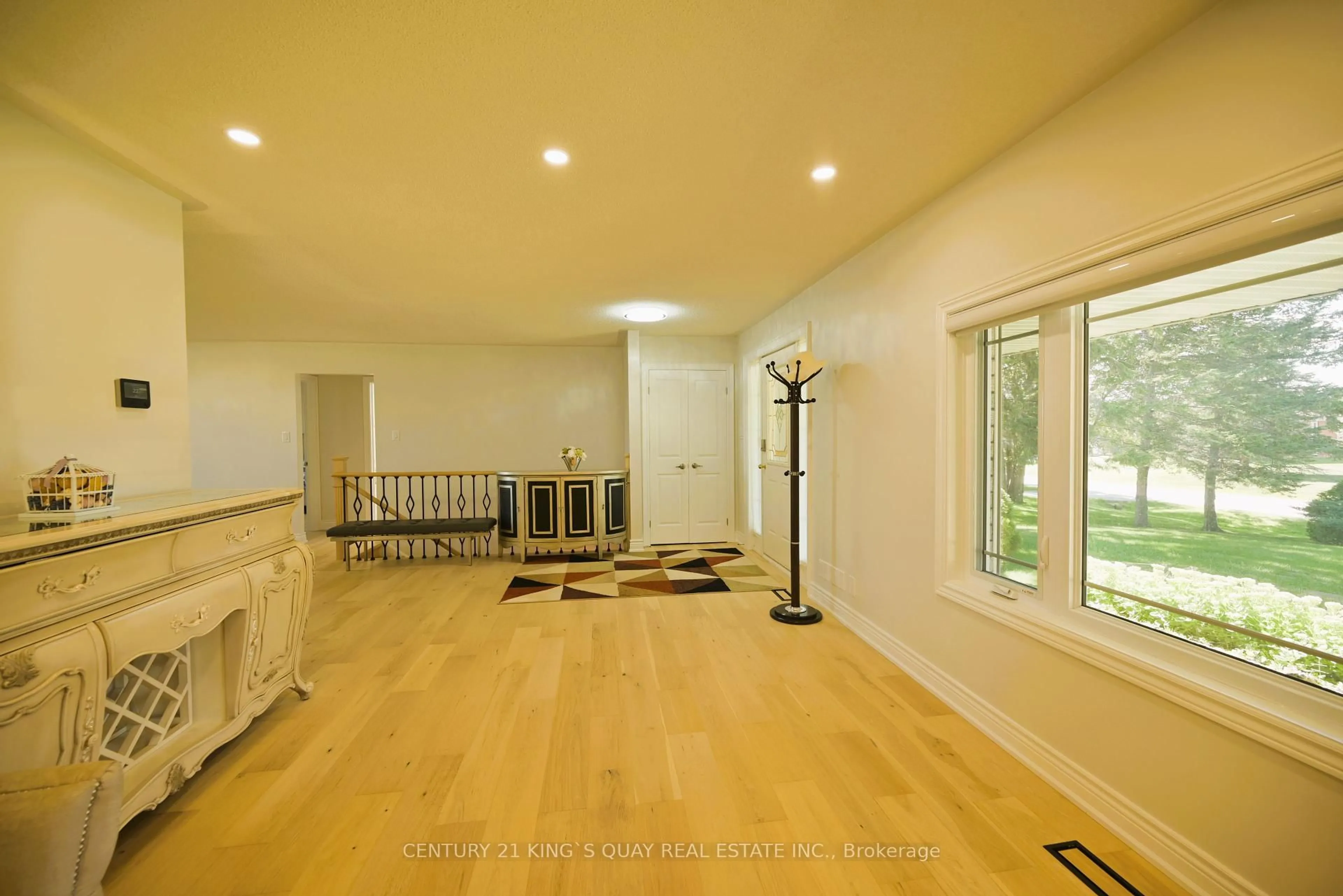 Indoor foyer for 88 Bayshore Dr, Ramara Ontario L0K 1B0