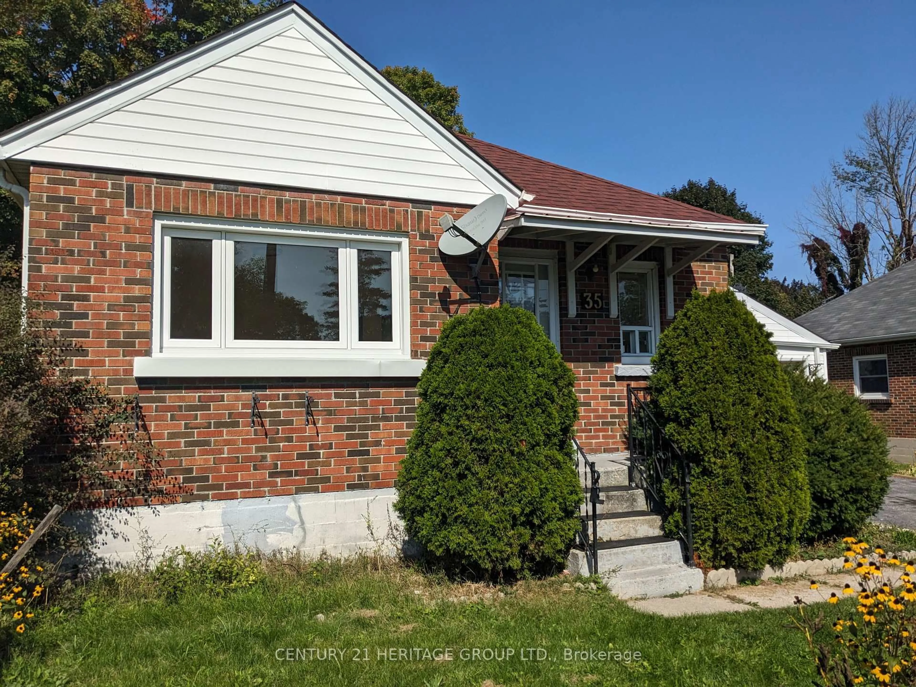 Home with brick exterior material, street for 35 Argyle Ave, Orillia Ontario L3V 2V5