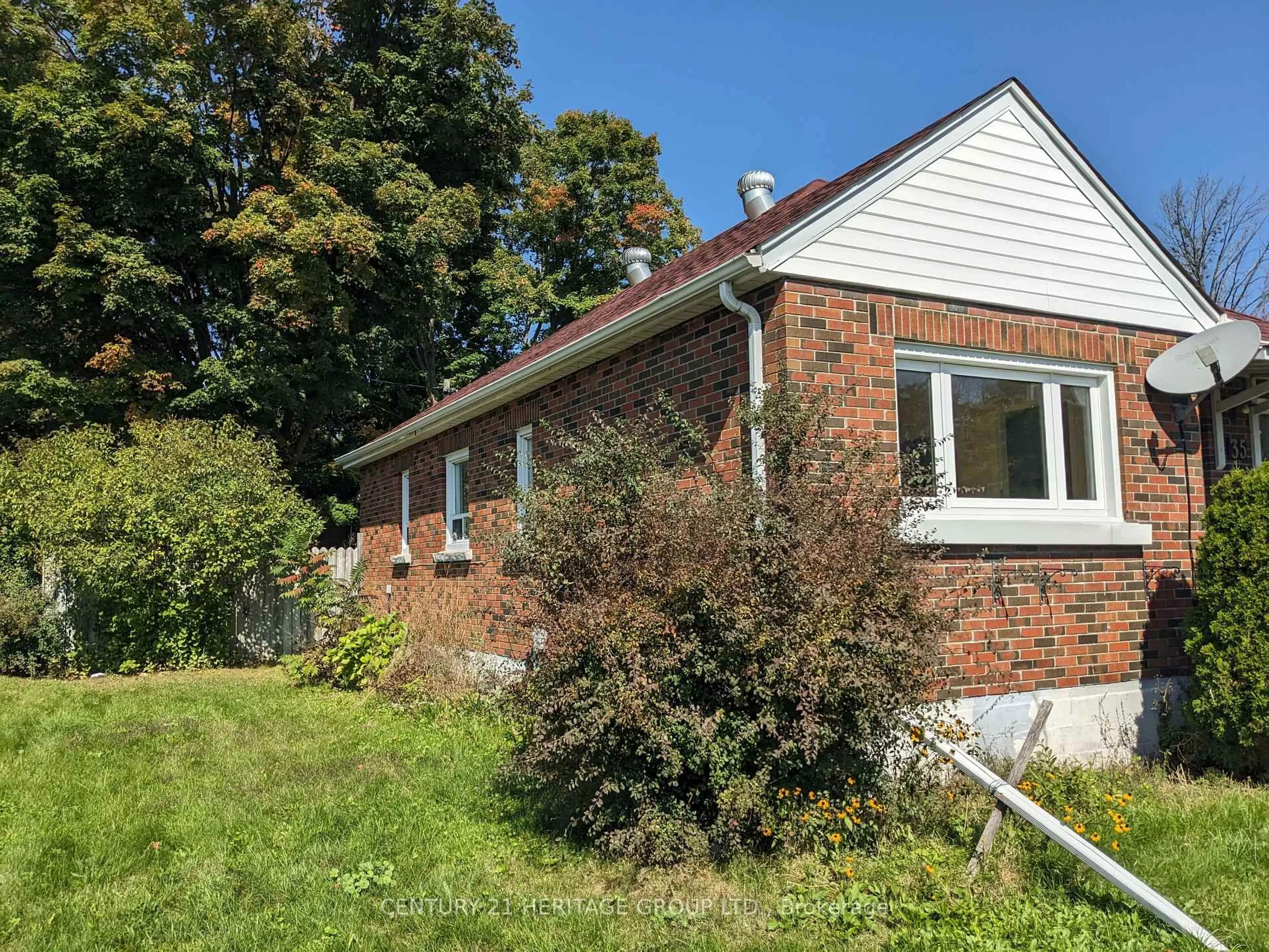 Home with brick exterior material, street for 35 Argyle Ave, Orillia Ontario L3V 2V5