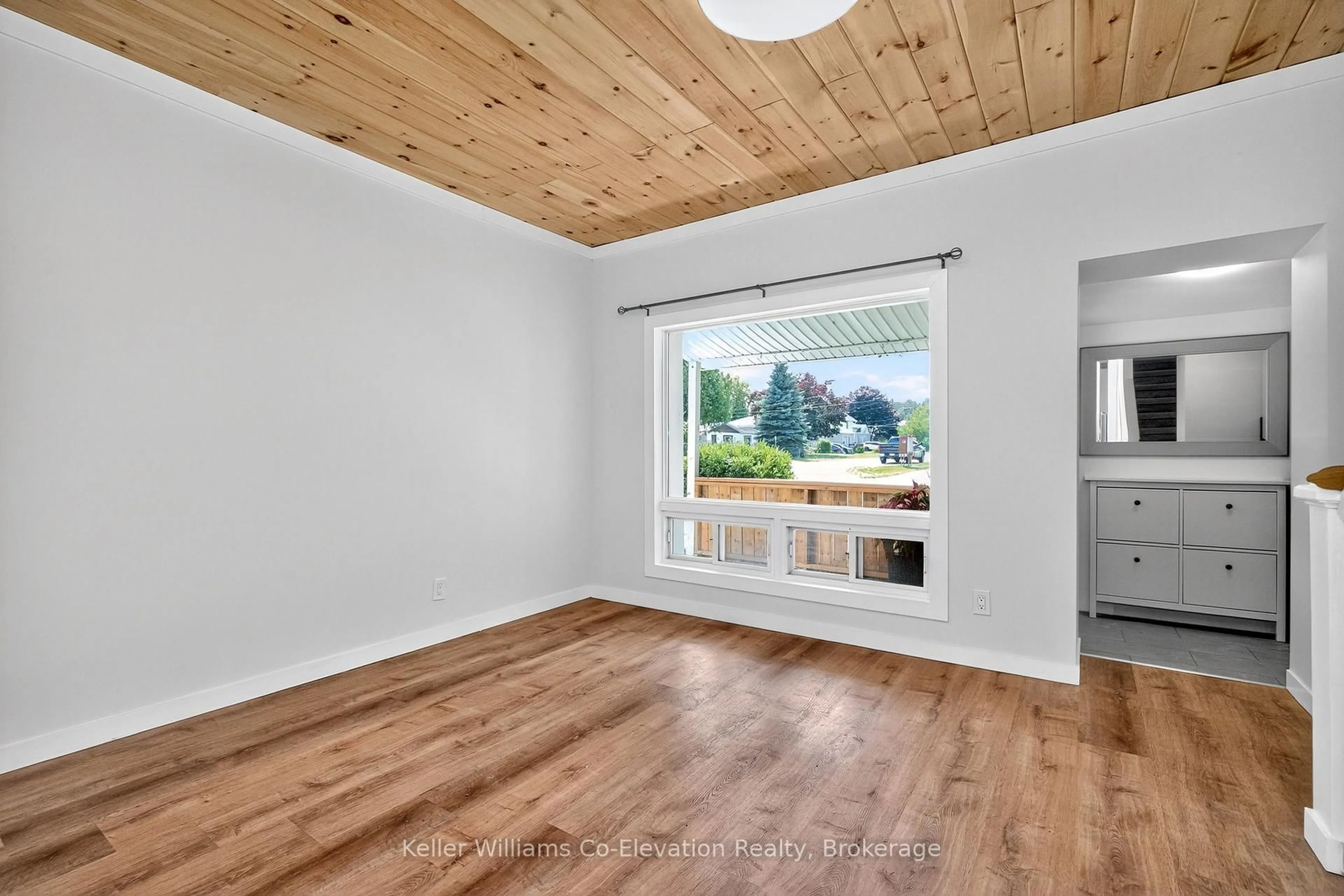 A pic of a room for 245 William St, Midland Ontario L4R 2S1