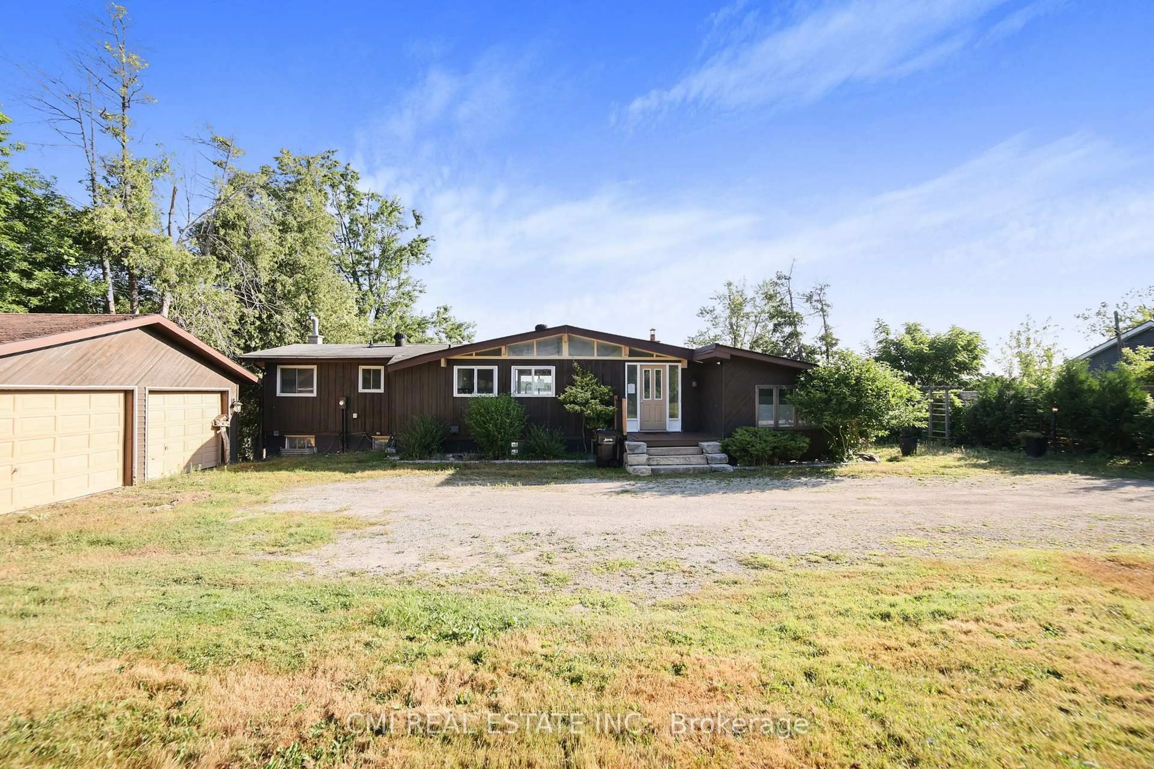 A pic from outside/outdoor area/front of a property/back of a property/a pic from drone, unknown for 54 Little Lake Dr, Barrie Ontario L4M 7C1