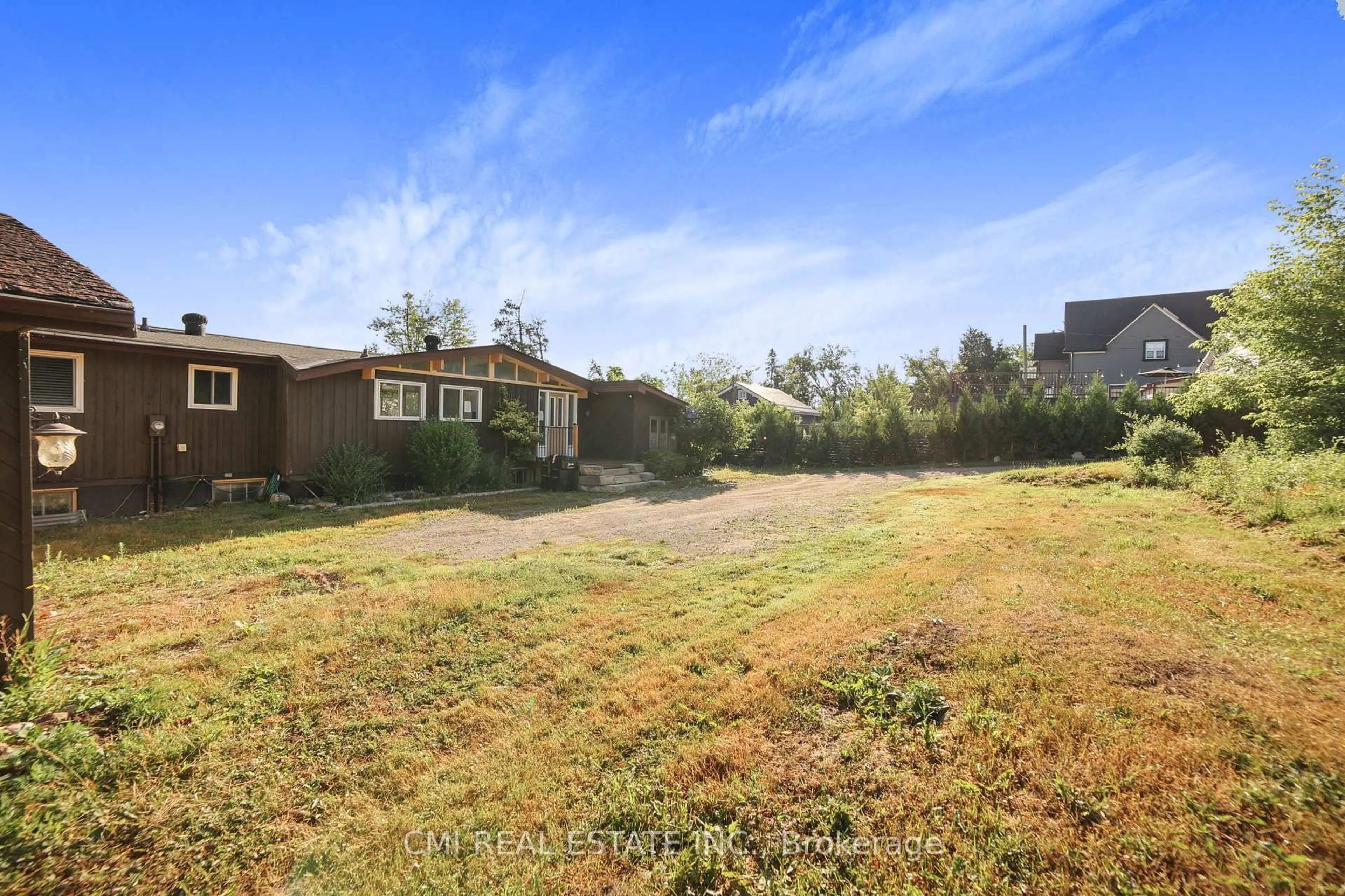 A pic from outside/outdoor area/front of a property/back of a property/a pic from drone, unknown for 54 Little Lake Dr, Barrie Ontario L4M 7C1