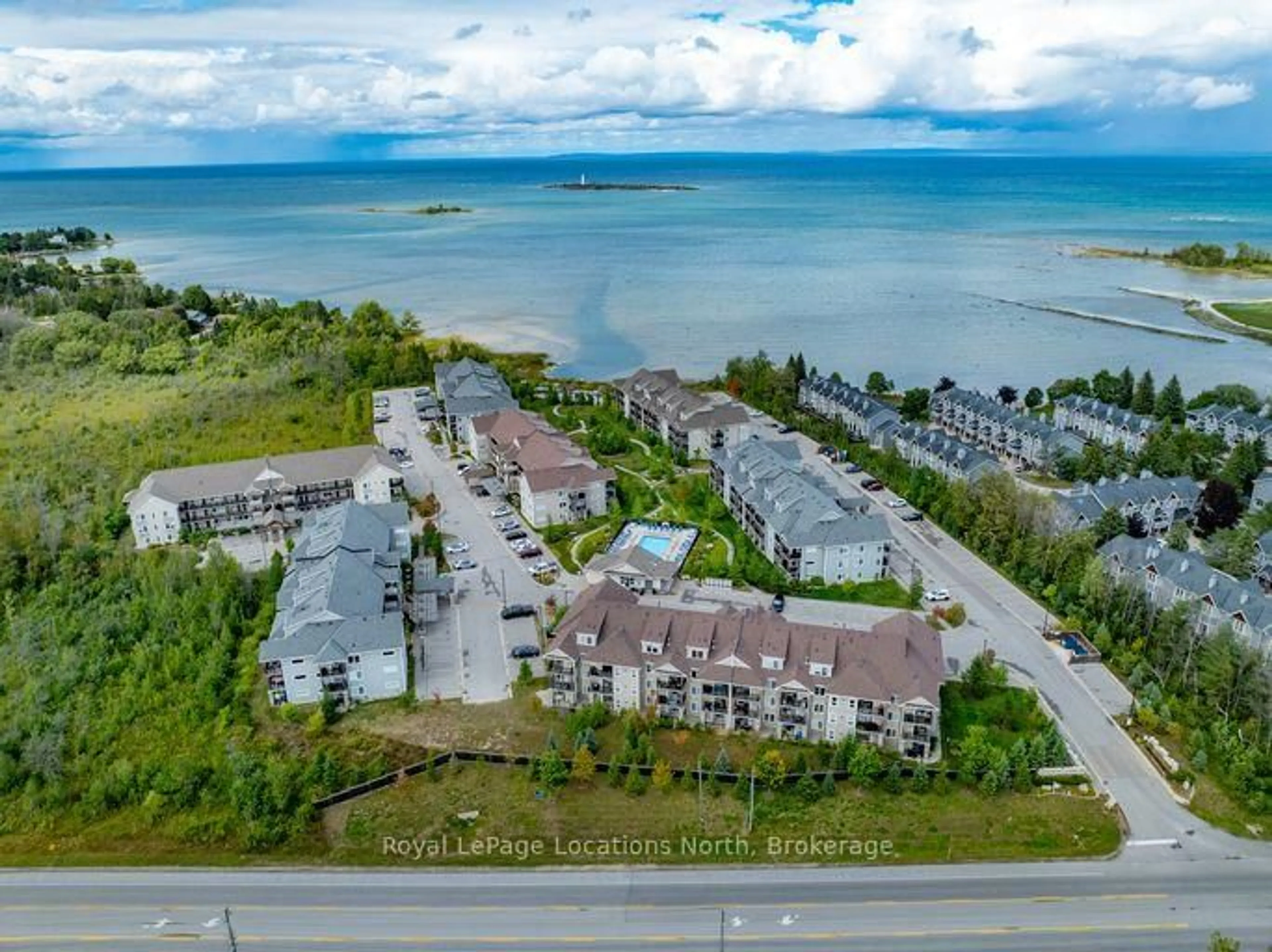 A pic from outside/outdoor area/front of a property/back of a property/a pic from drone, water/lake/river/ocean view for 4 Cove Crt #28, Collingwood Ontario L9Y 0Y6
