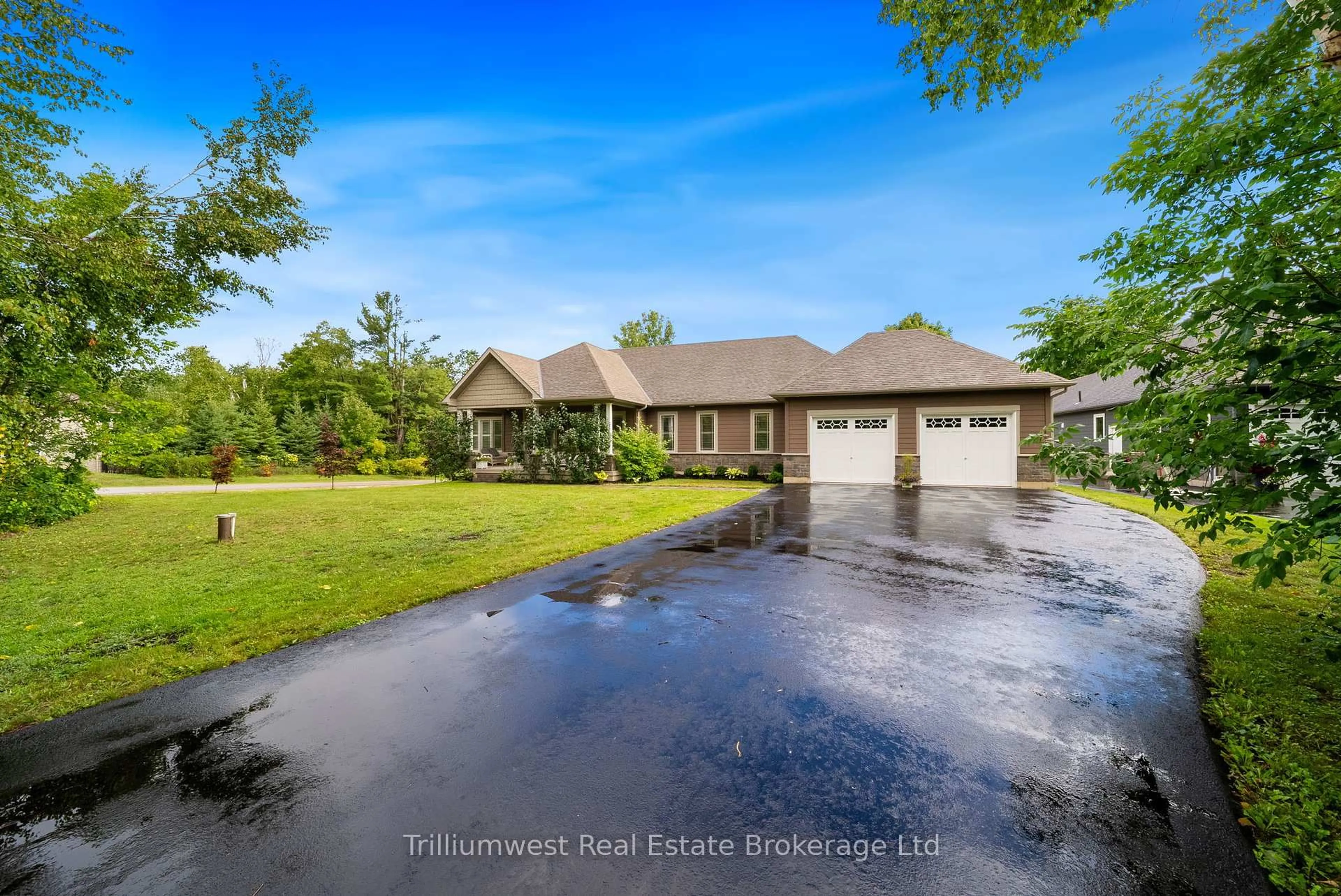 A pic from outside/outdoor area/front of a property/back of a property/a pic from drone, water/lake/river/ocean view for 2191 Elana Dr, Severn Ontario L3V 0C1