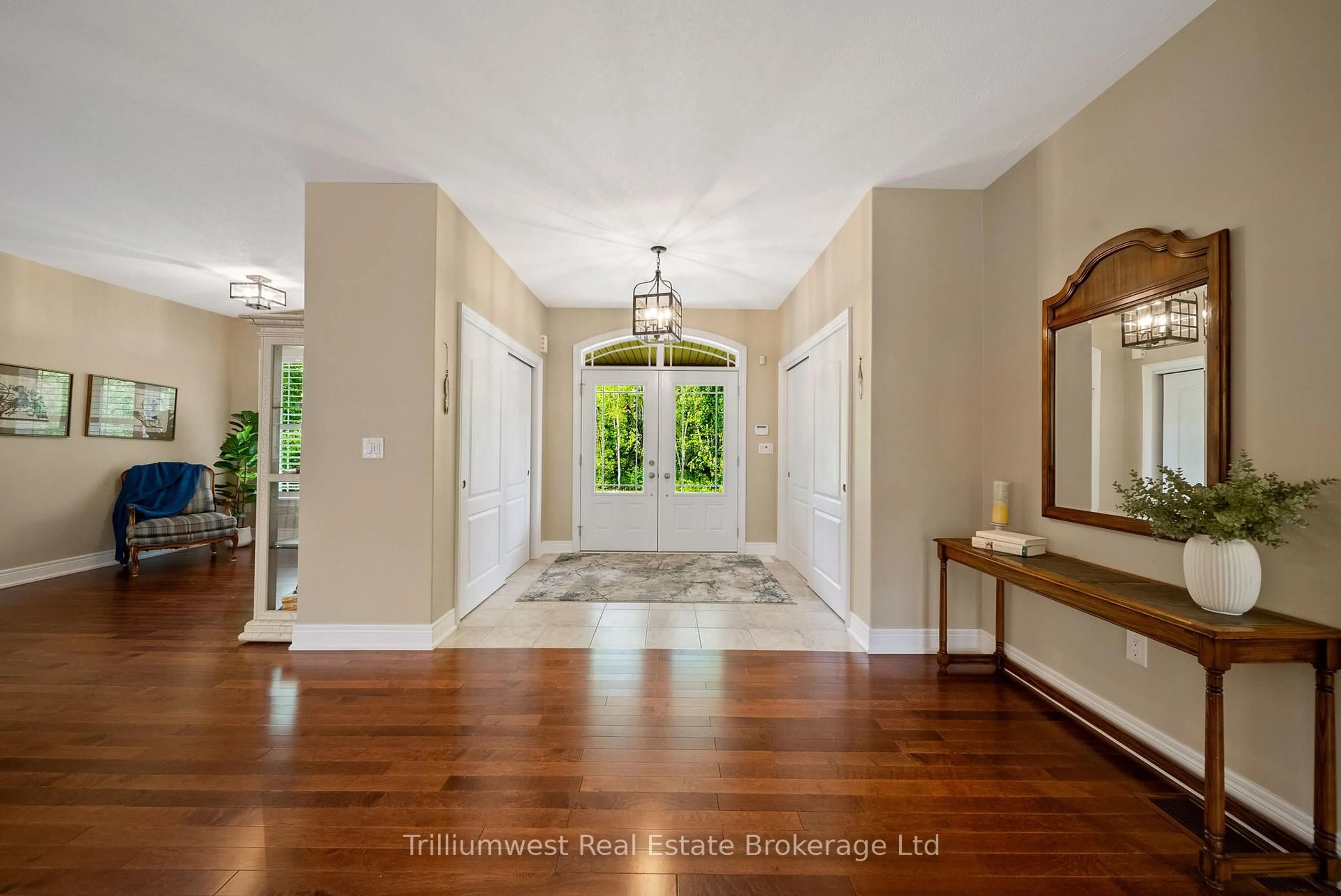 Indoor entryway for 2191 Elana Dr, Severn Ontario L3V 0C1