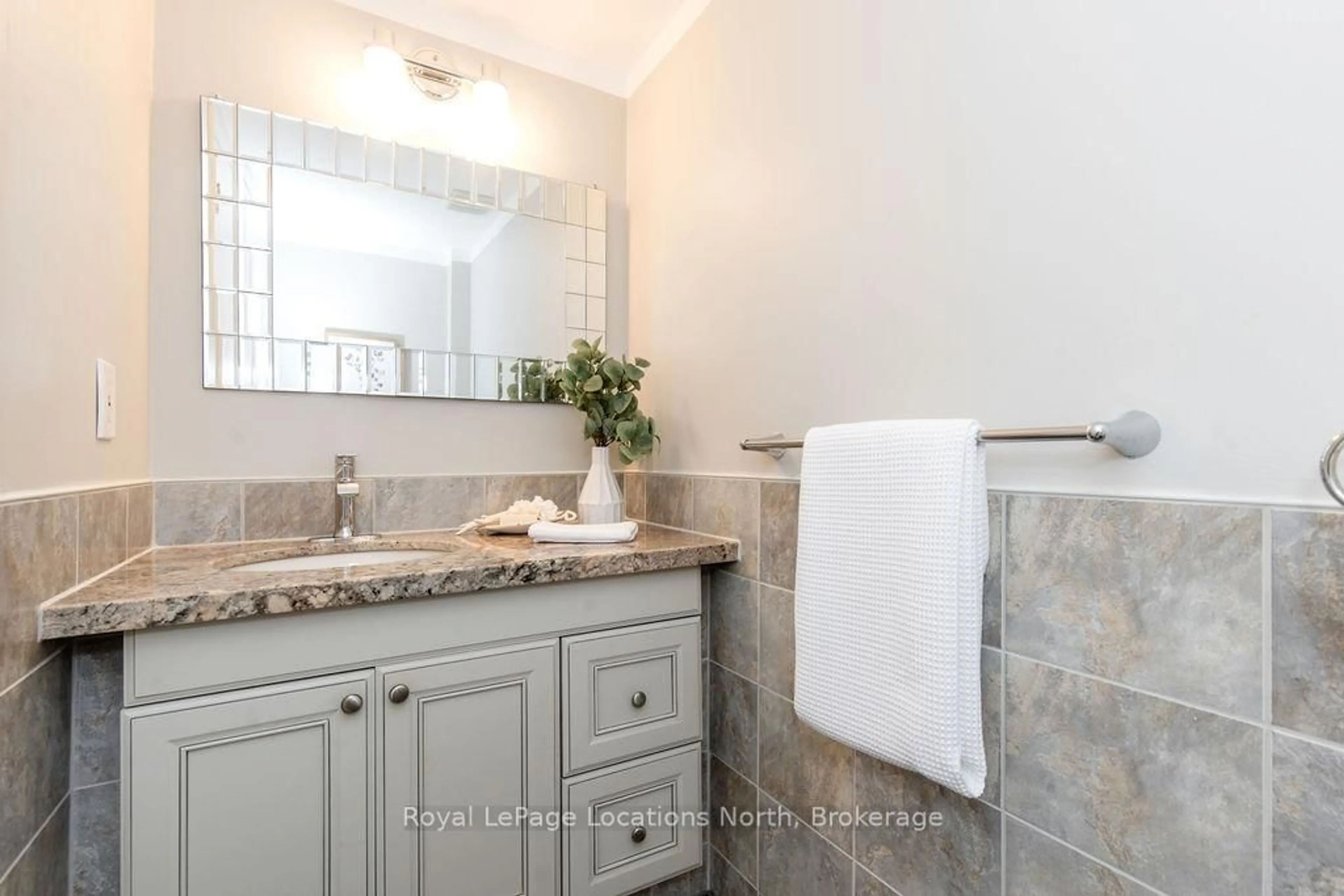 Contemporary bathroom, ceramic/tile floor for 4 BECK Blvd #6, Penetanguishene Ontario L9M 2H3