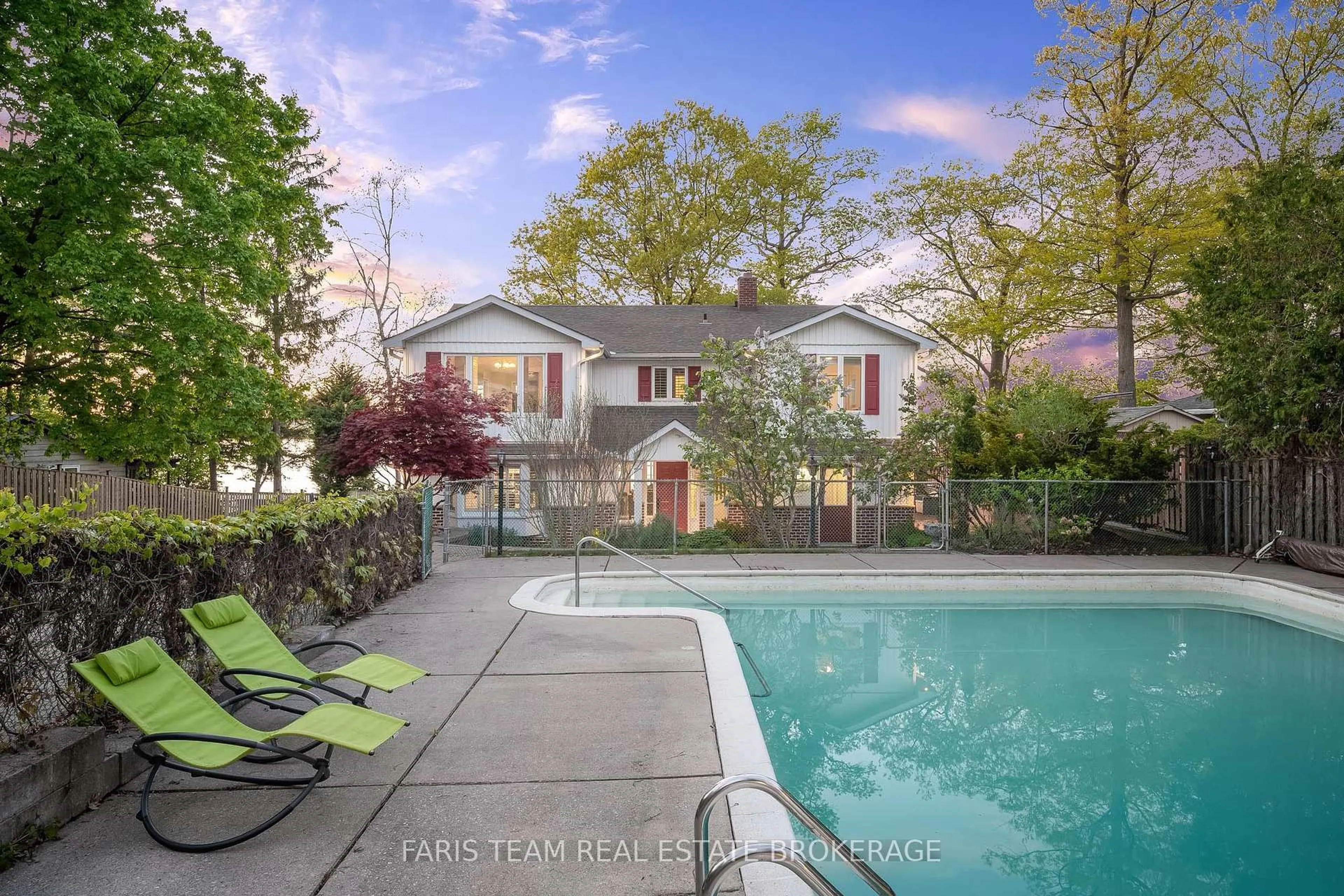 Pool for 10 White Oaks Rd, Barrie Ontario L4N 4C1