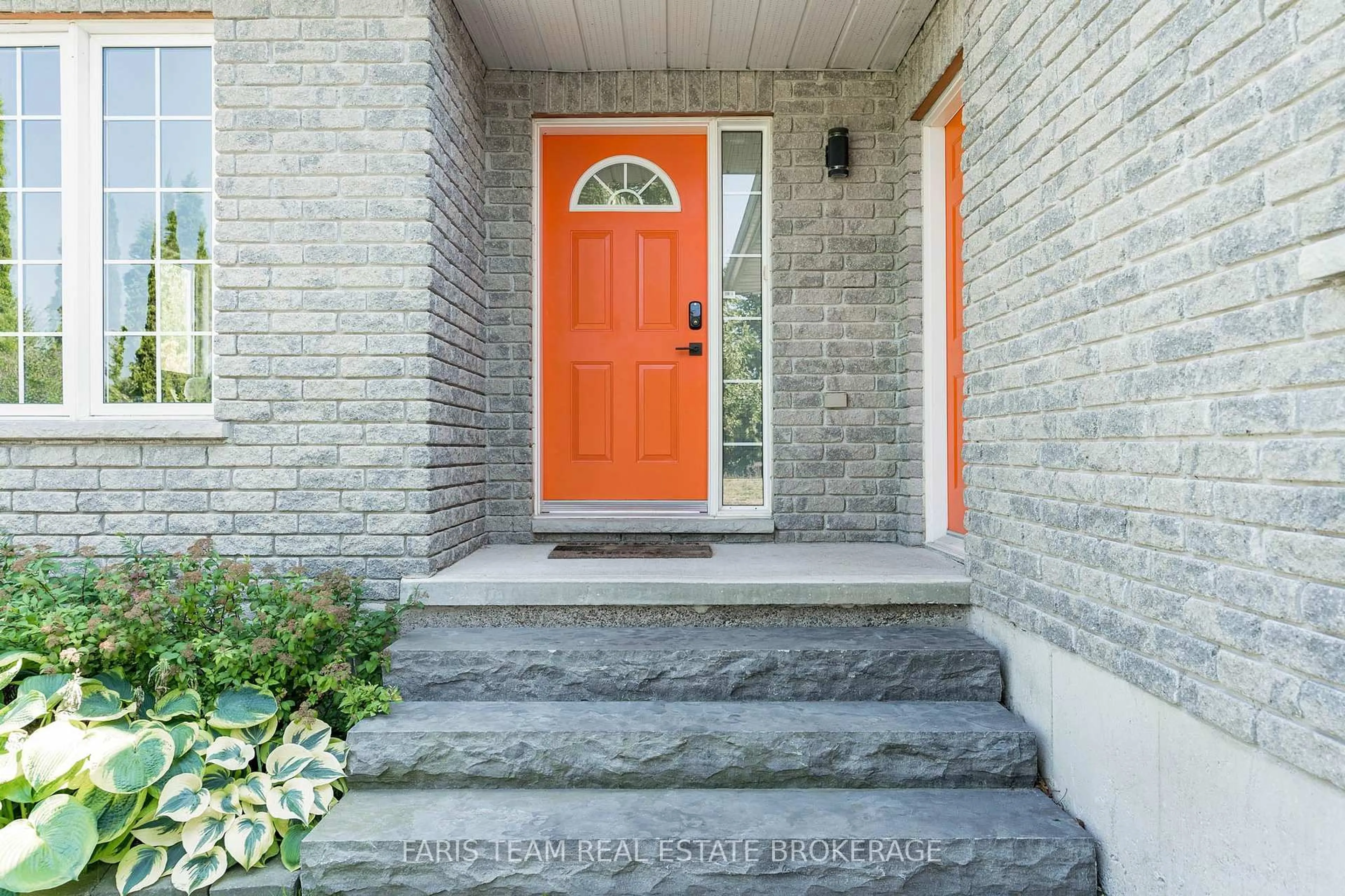 Indoor entryway for 33 Georgias Walk, Tay Ontario L0K 2A0