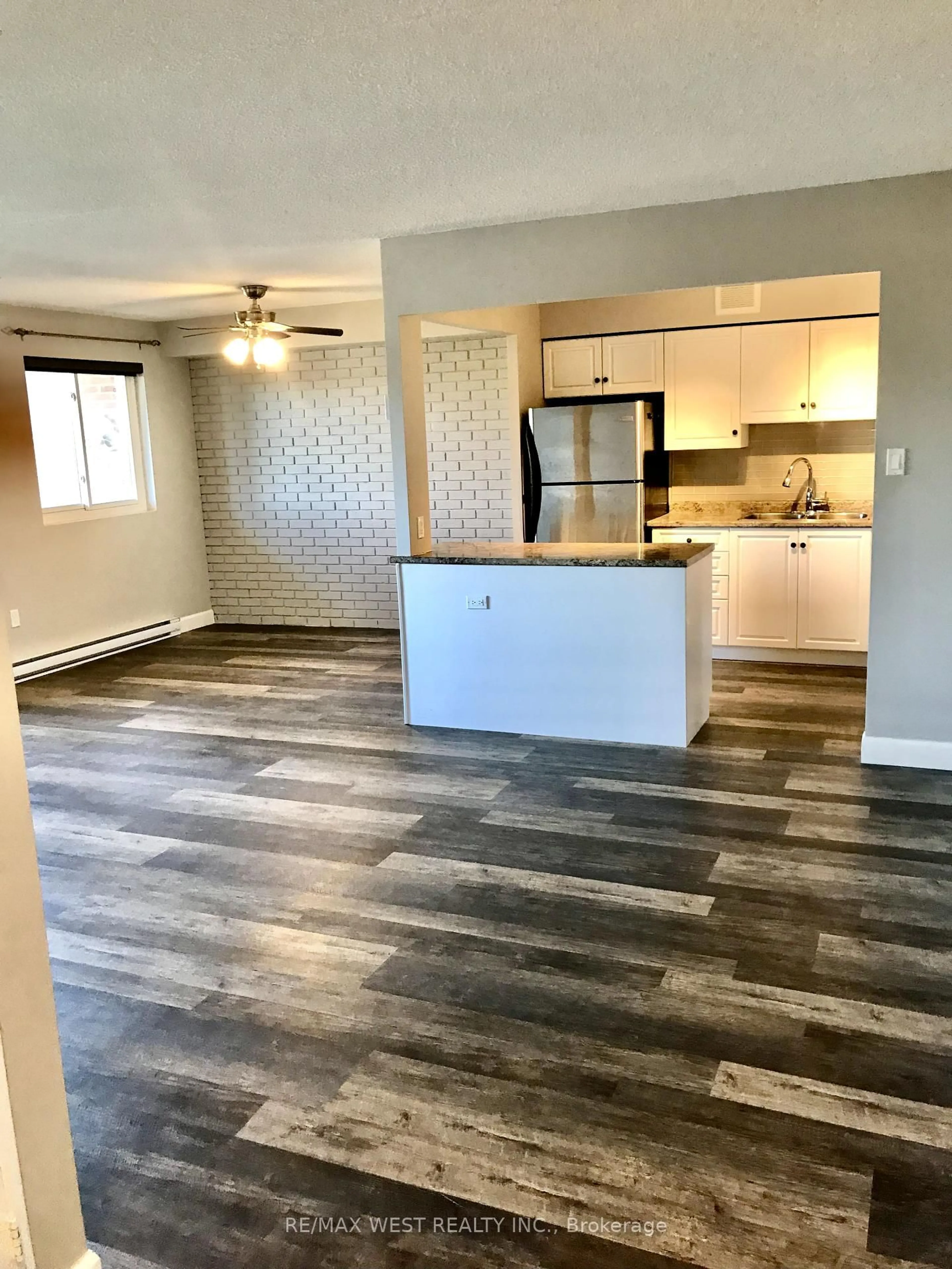 Open concept kitchen, wood/laminate floor for 460 Ontario St #406, Collingwood Ontario L9Y 4E5