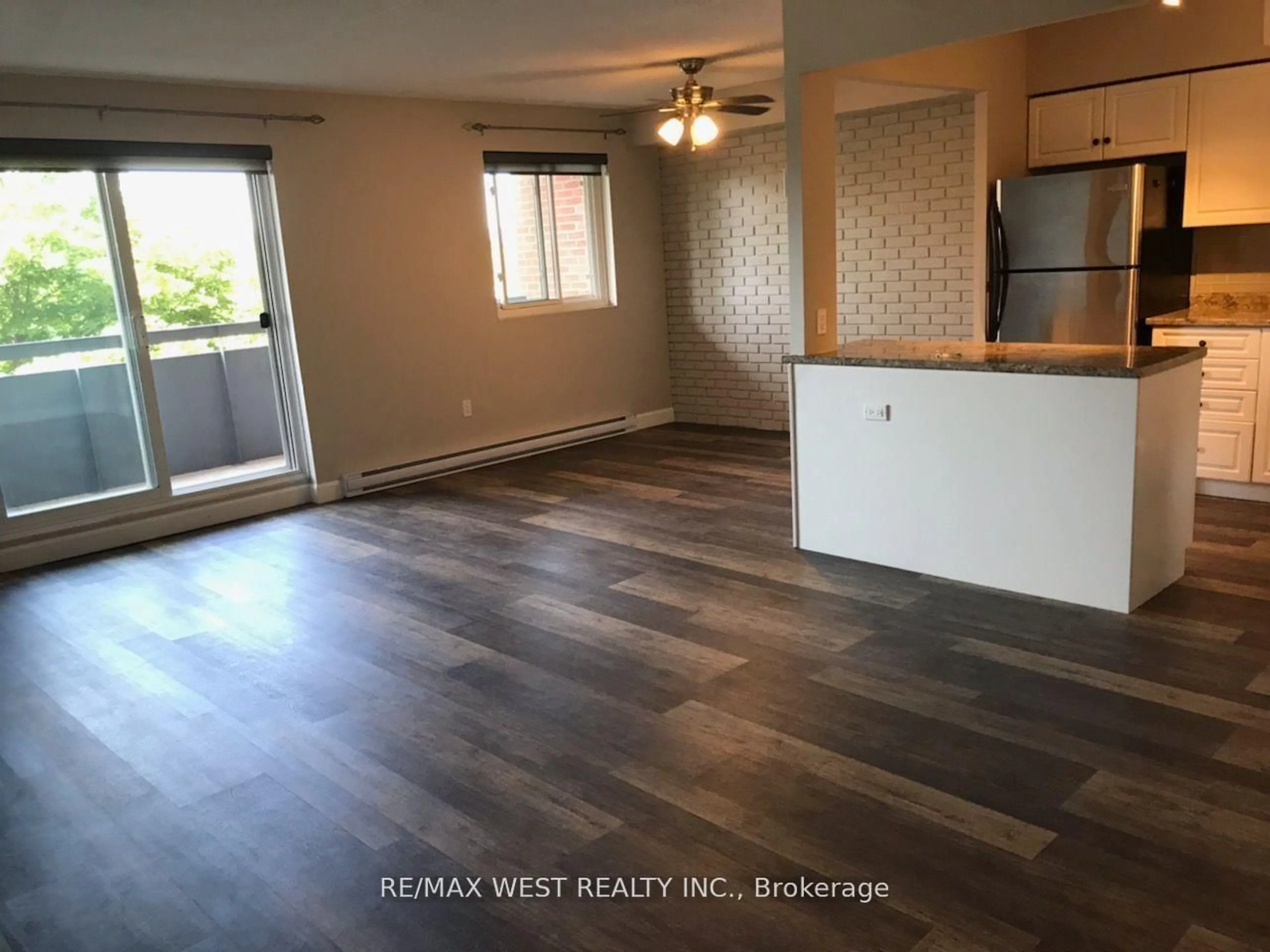 A pic of a room for 460 Ontario St #406, Collingwood Ontario L9Y 4E5