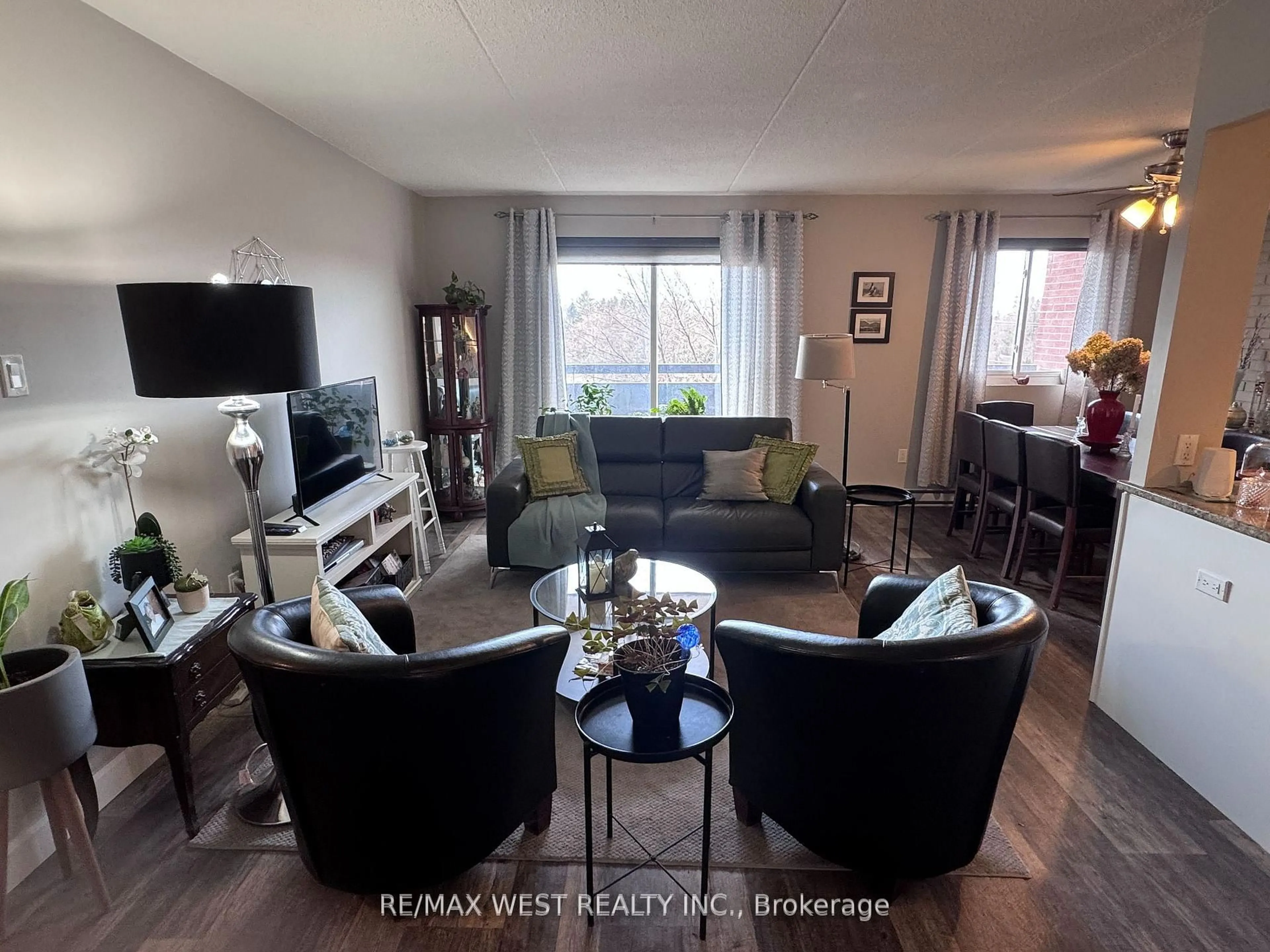 Living room with furniture, wood/laminate floor for 460 Ontario St #406, Collingwood Ontario L9Y 4E5