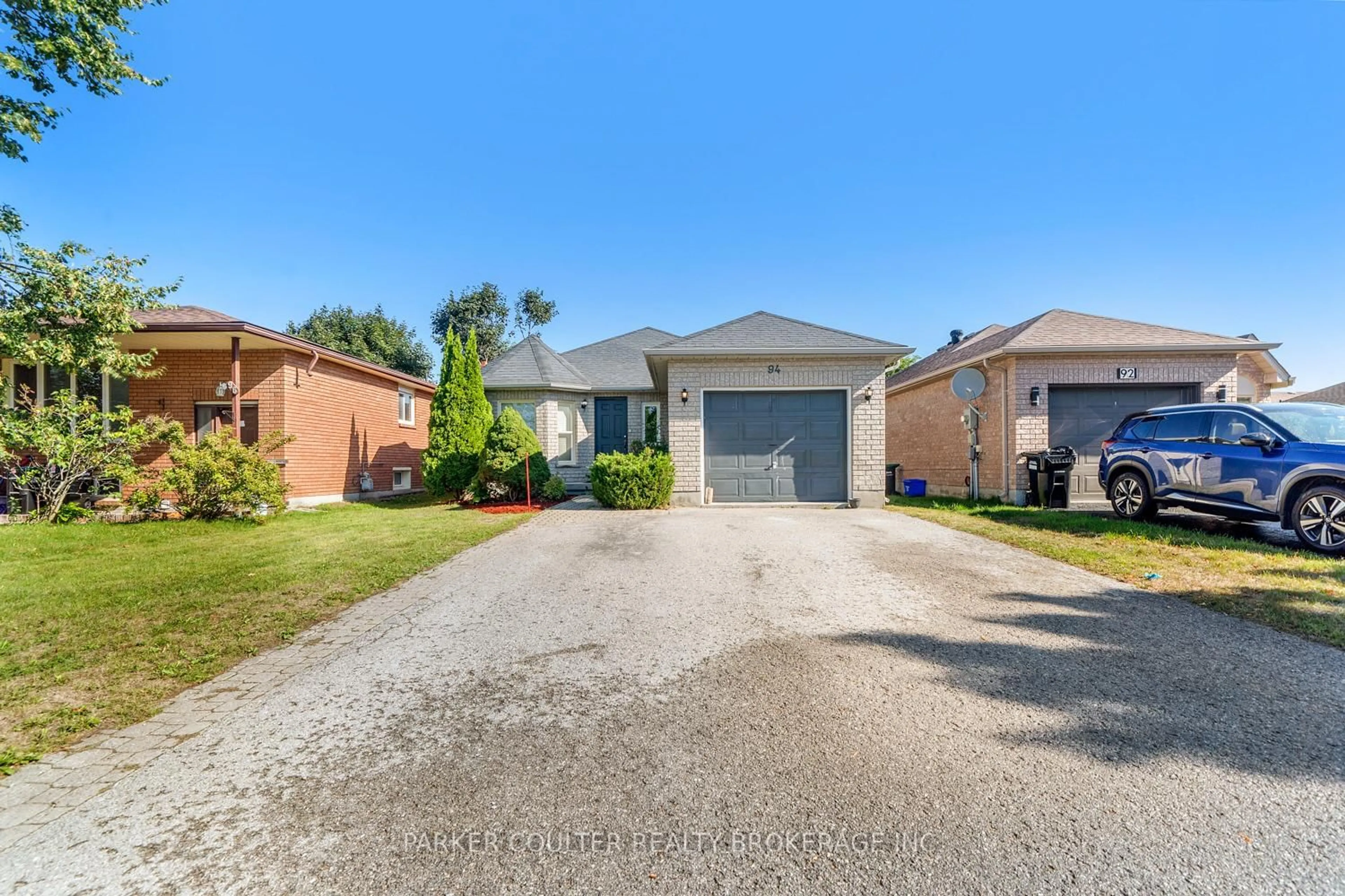 A pic from outside/outdoor area/front of a property/back of a property/a pic from drone, street for 94 Buchanan St, Barrie Ontario L4M 6B7